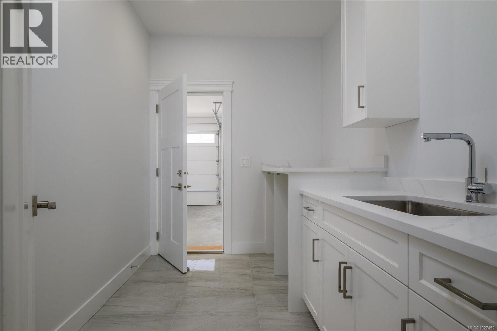 167 GOLDEN OAKS CRES - 23