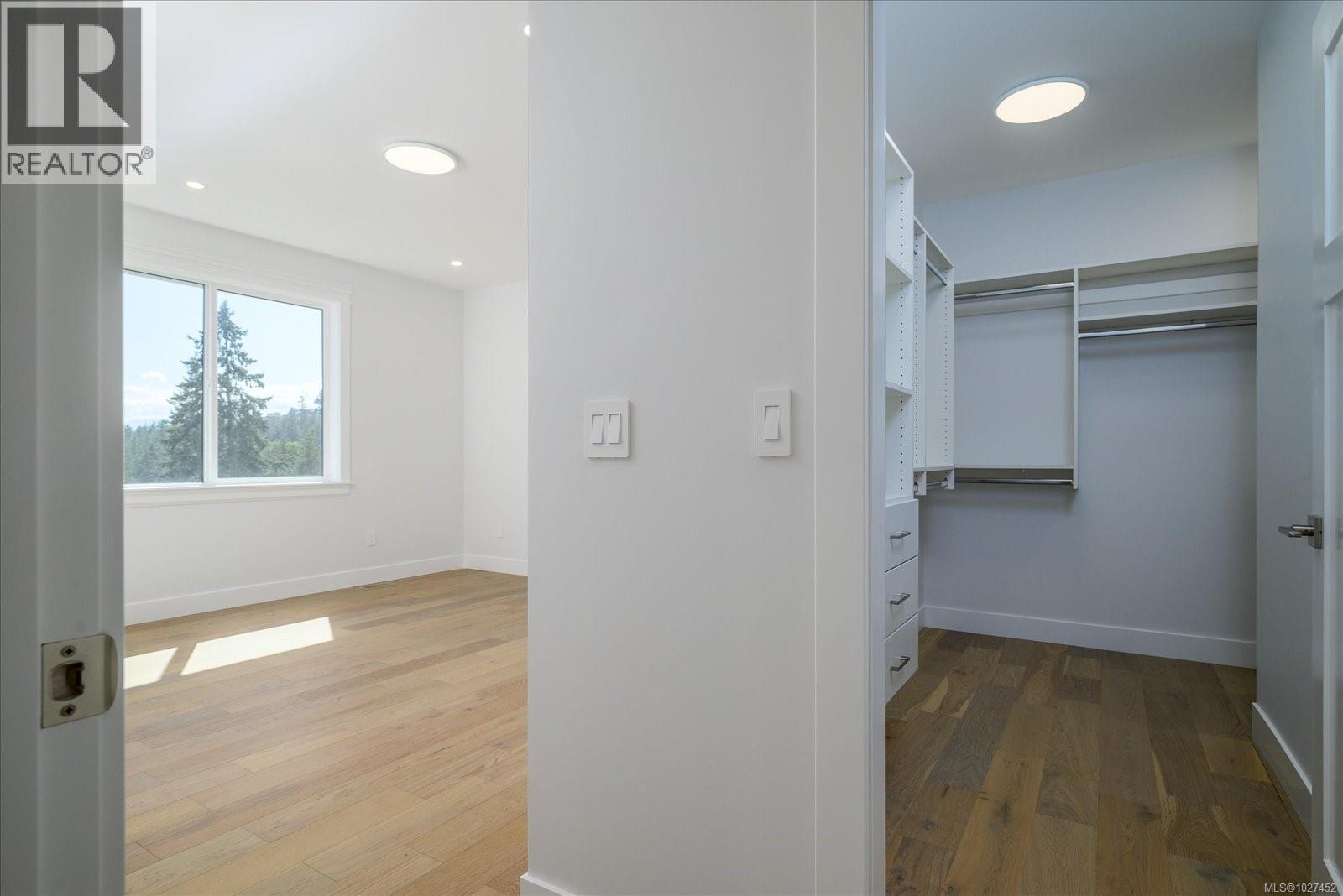 167 GOLDEN OAKS CRES - 30