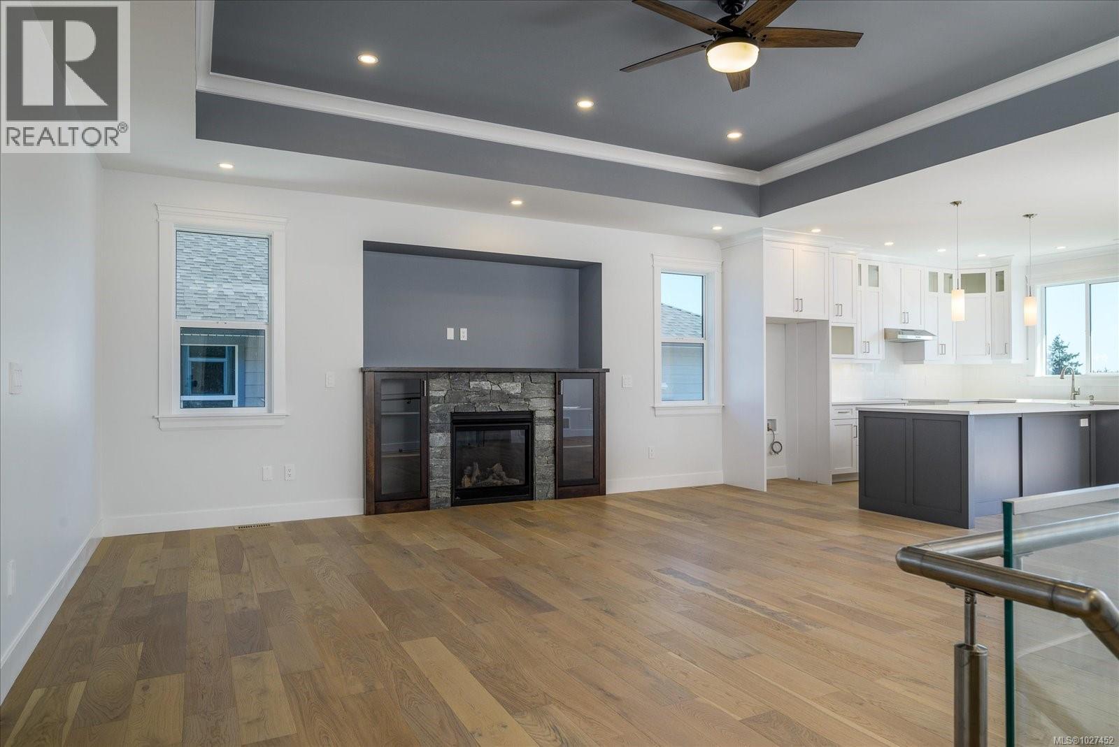 167 GOLDEN OAKS CRES - 6