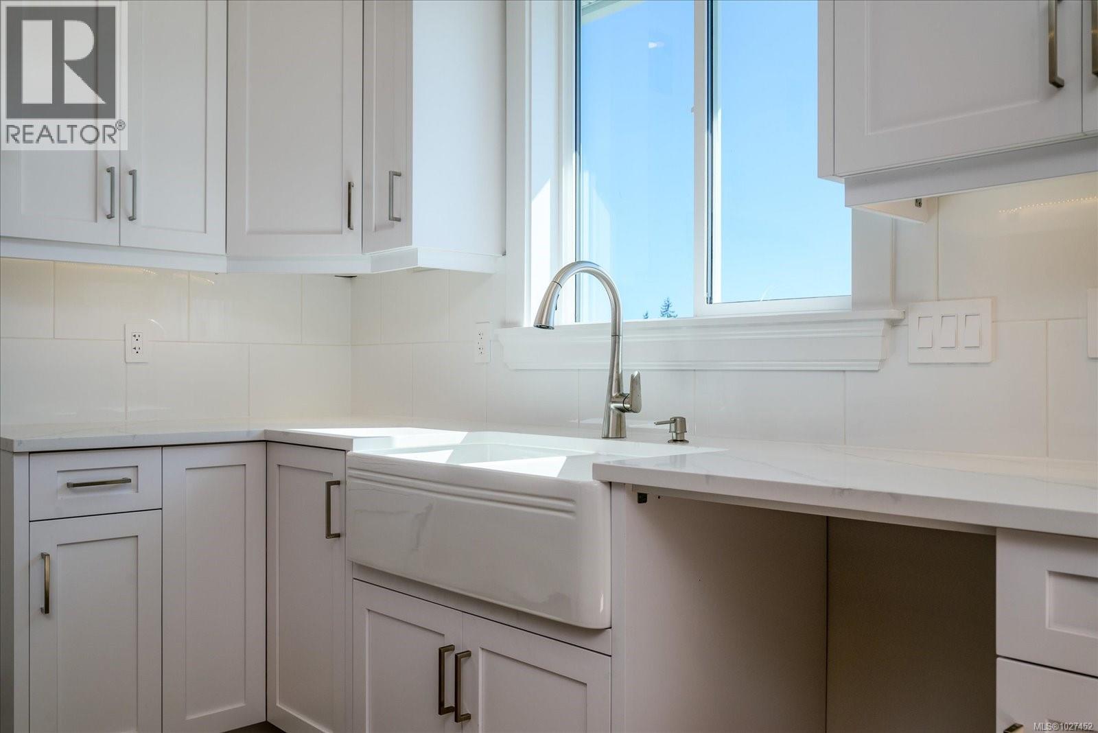 167 GOLDEN OAKS CRES - 7