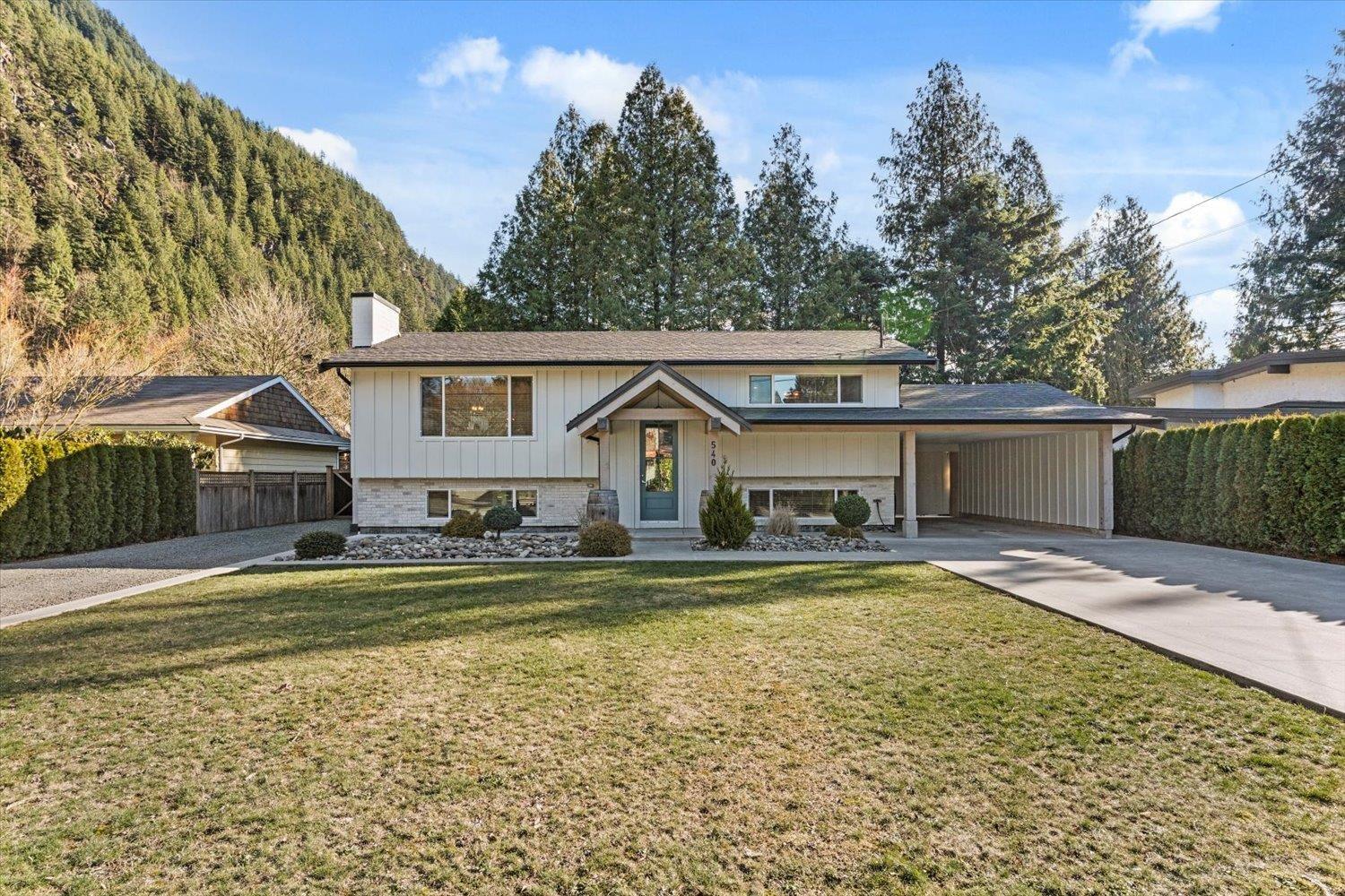 540 NAISMITH AVENUE, Harrison Hot Springs, Harrison Hot Springs