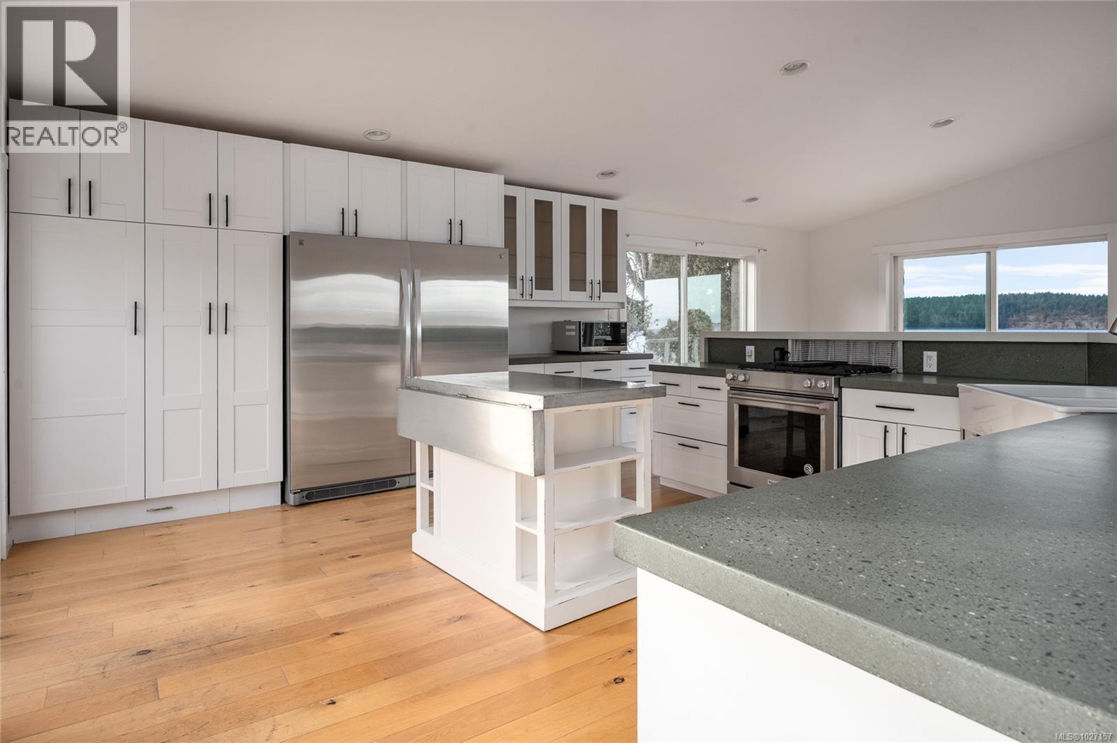 7850 SHANGRI-LA RD - 33