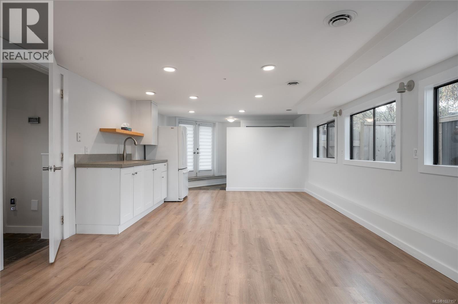 7850 SHANGRI-LA RD - 46