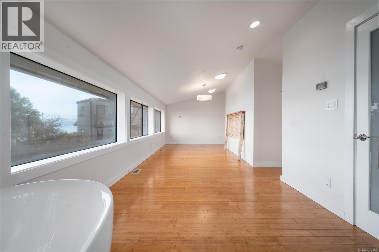 7850 SHANGRI-LA RD - 67