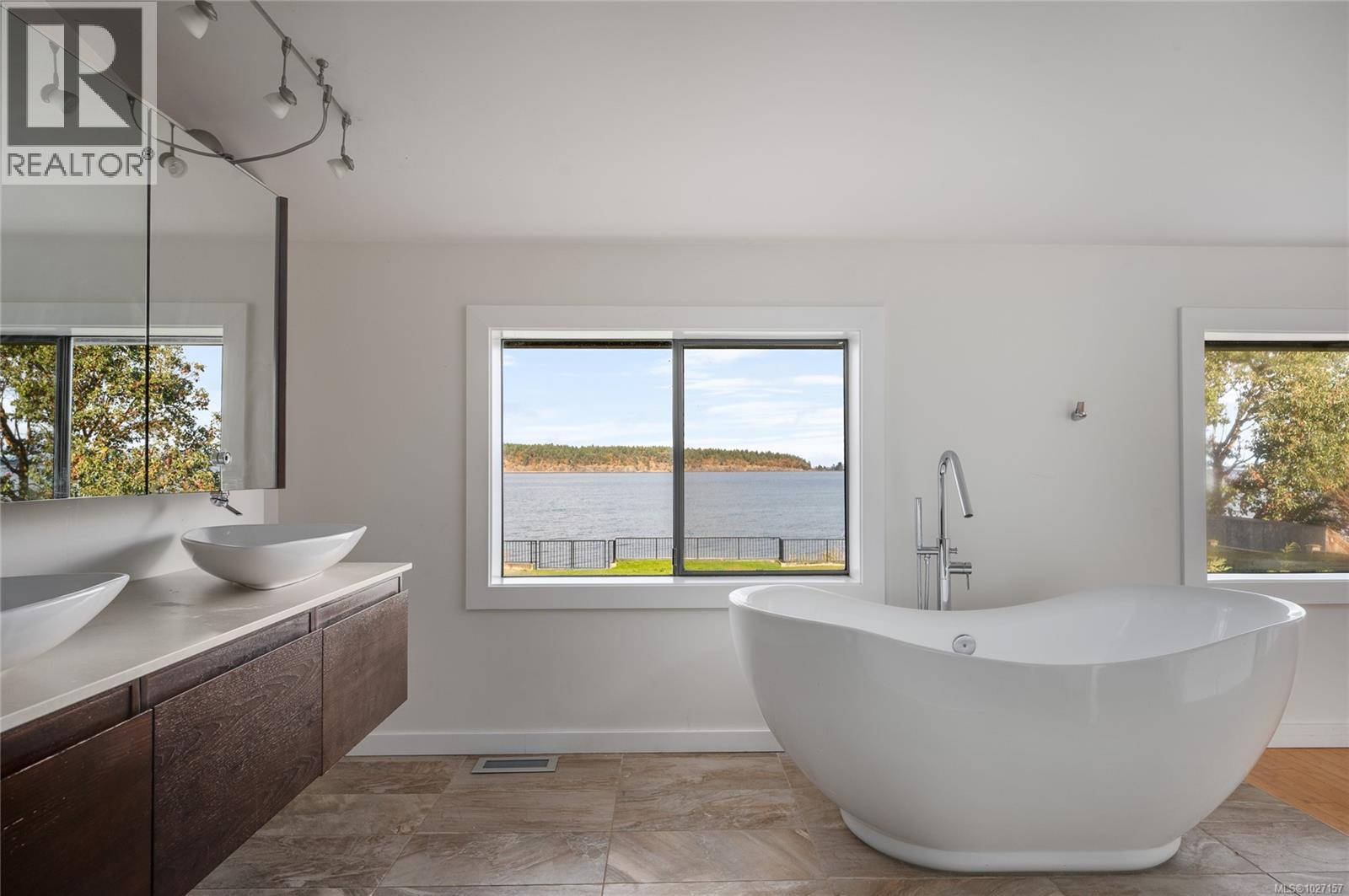 7850 SHANGRI-LA RD - 70