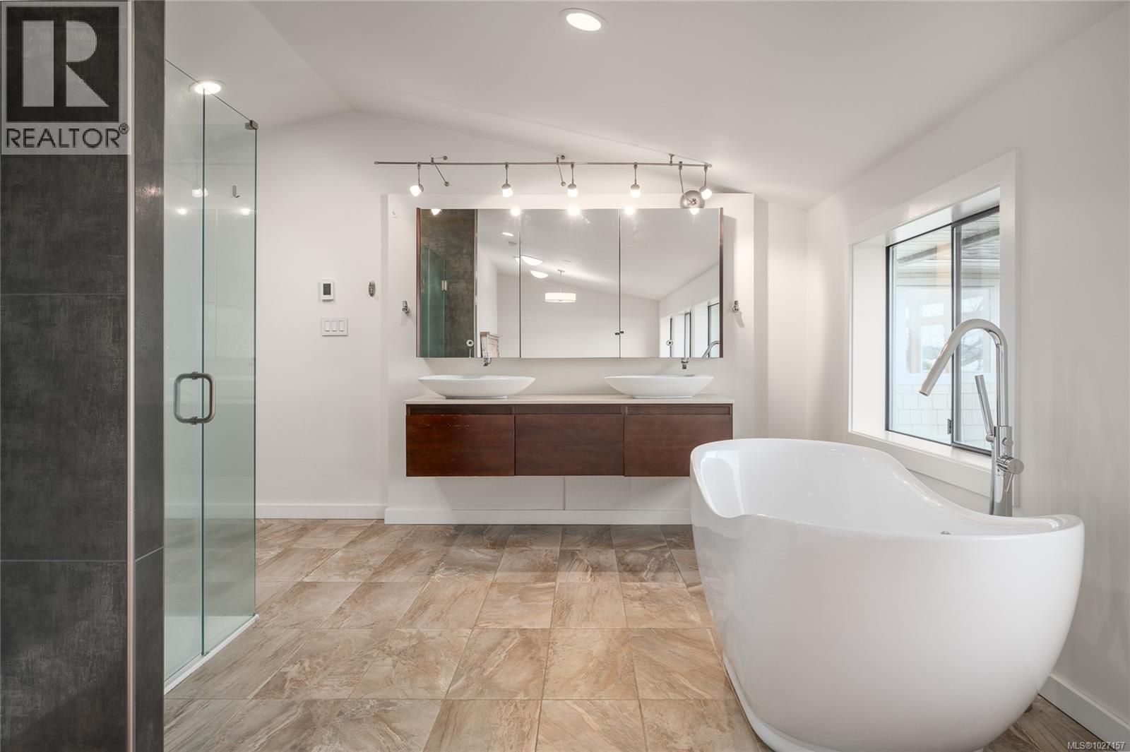 7850 SHANGRI-LA RD - 71