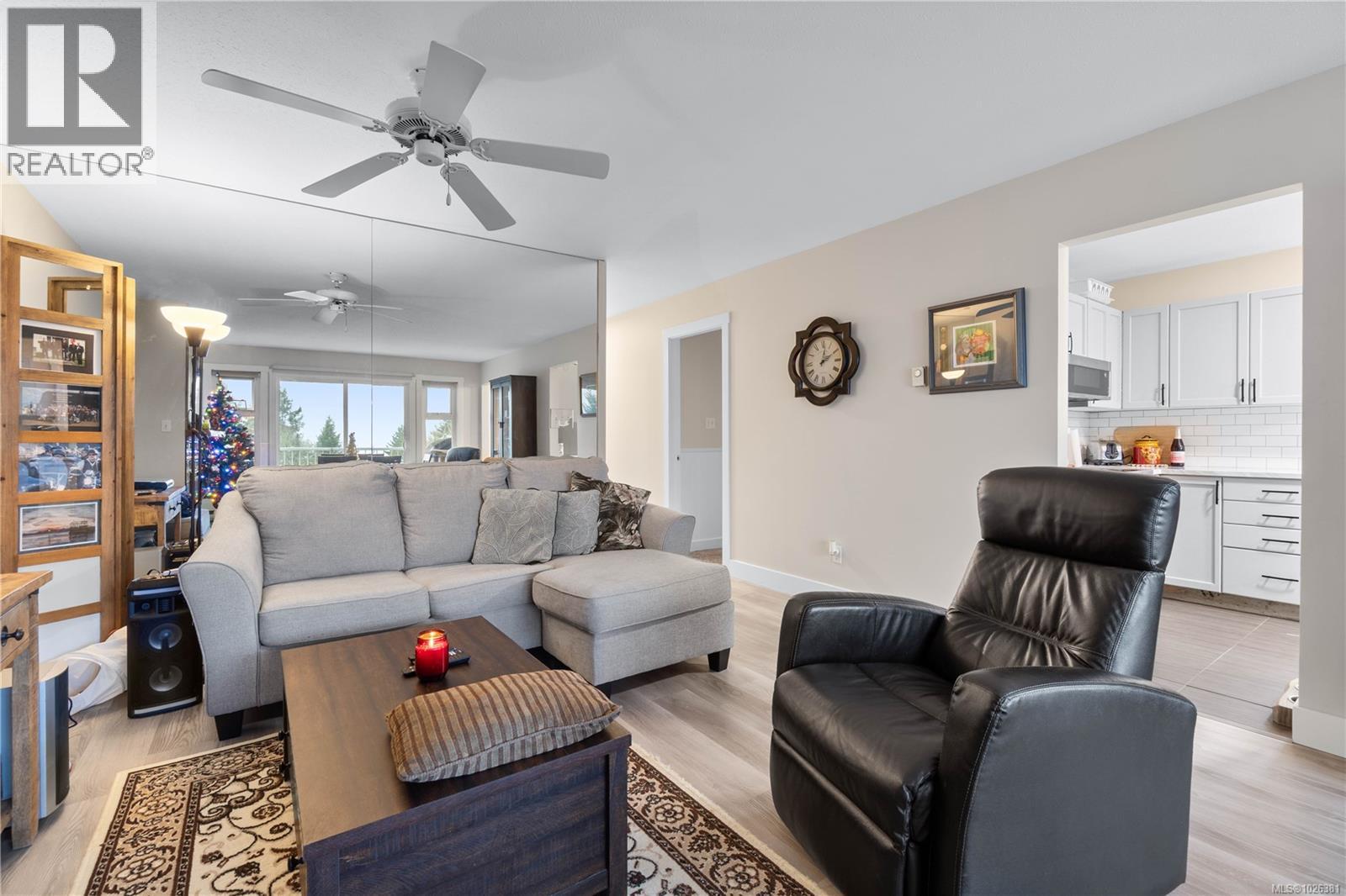 368 PETROGLYPH CRES - 17