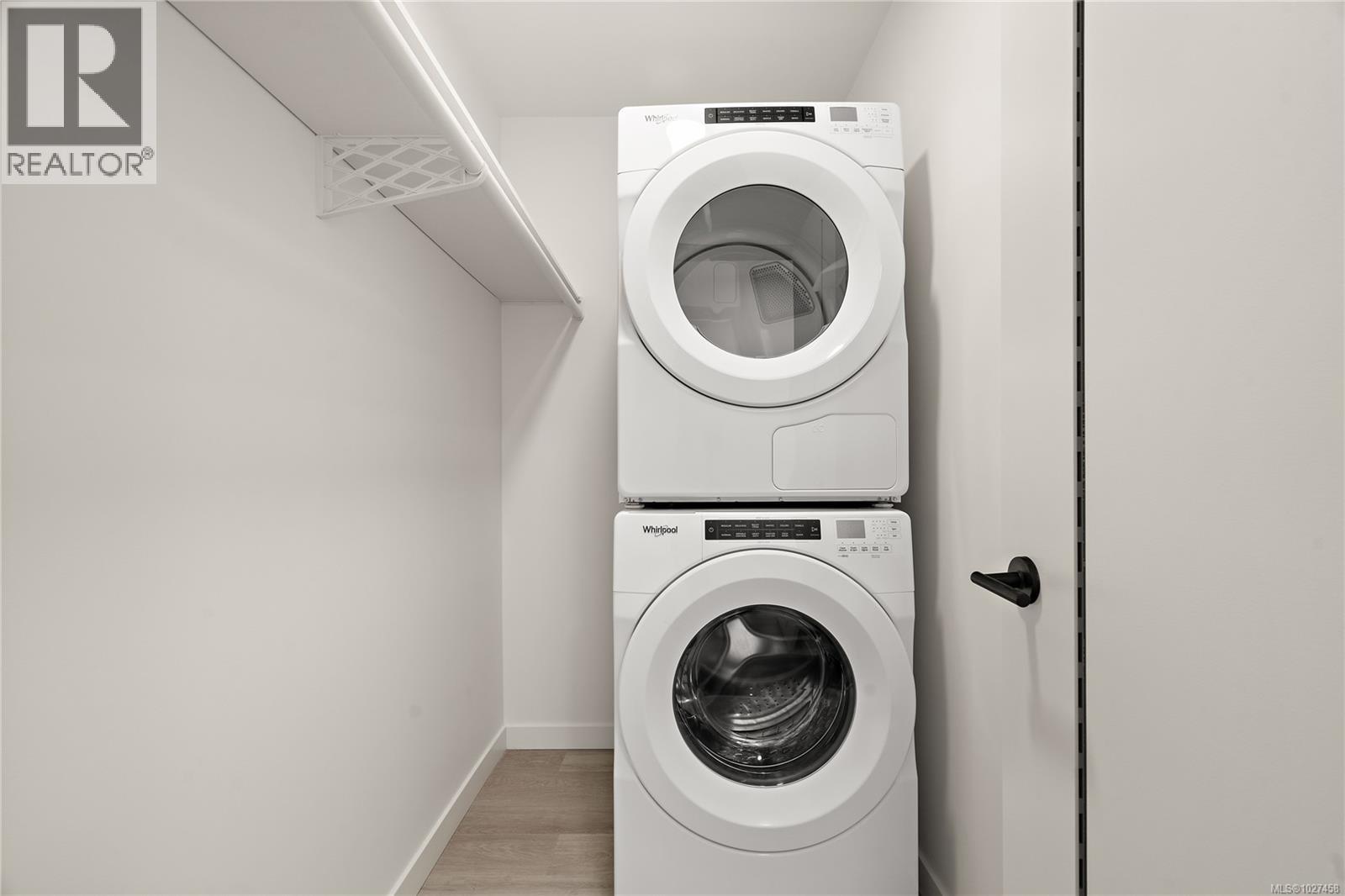 409 1102 Esquimalt Road, Esquimalt