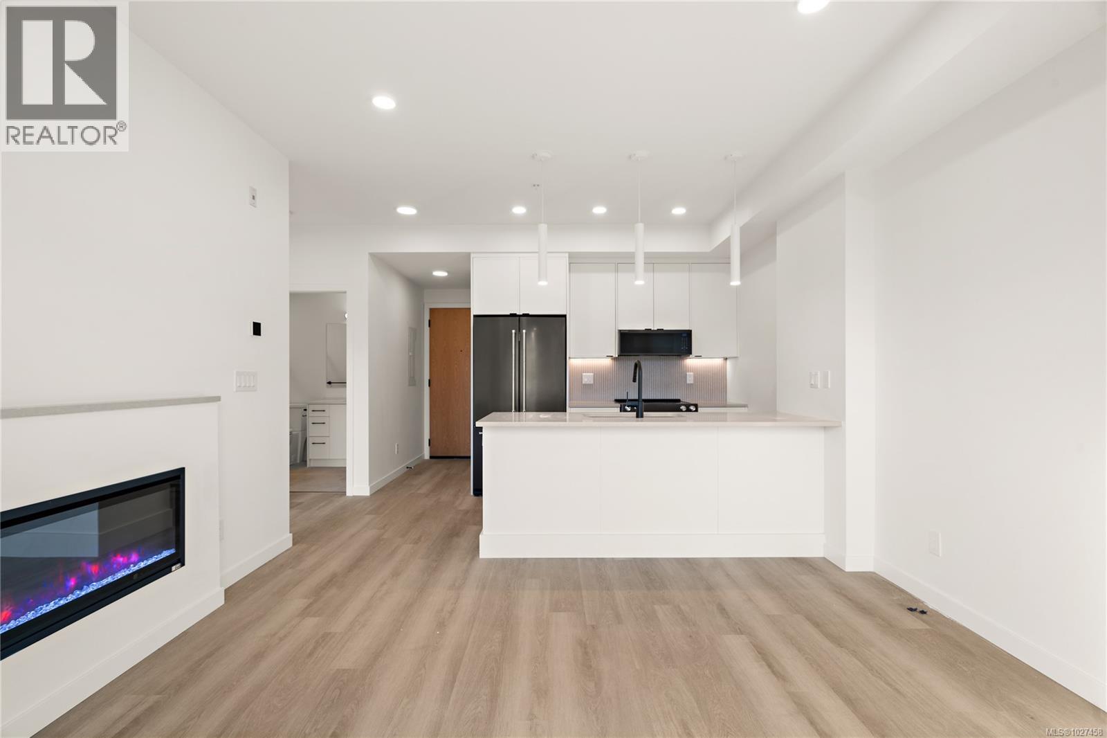 409 1102 Esquimalt Road, Esquimalt