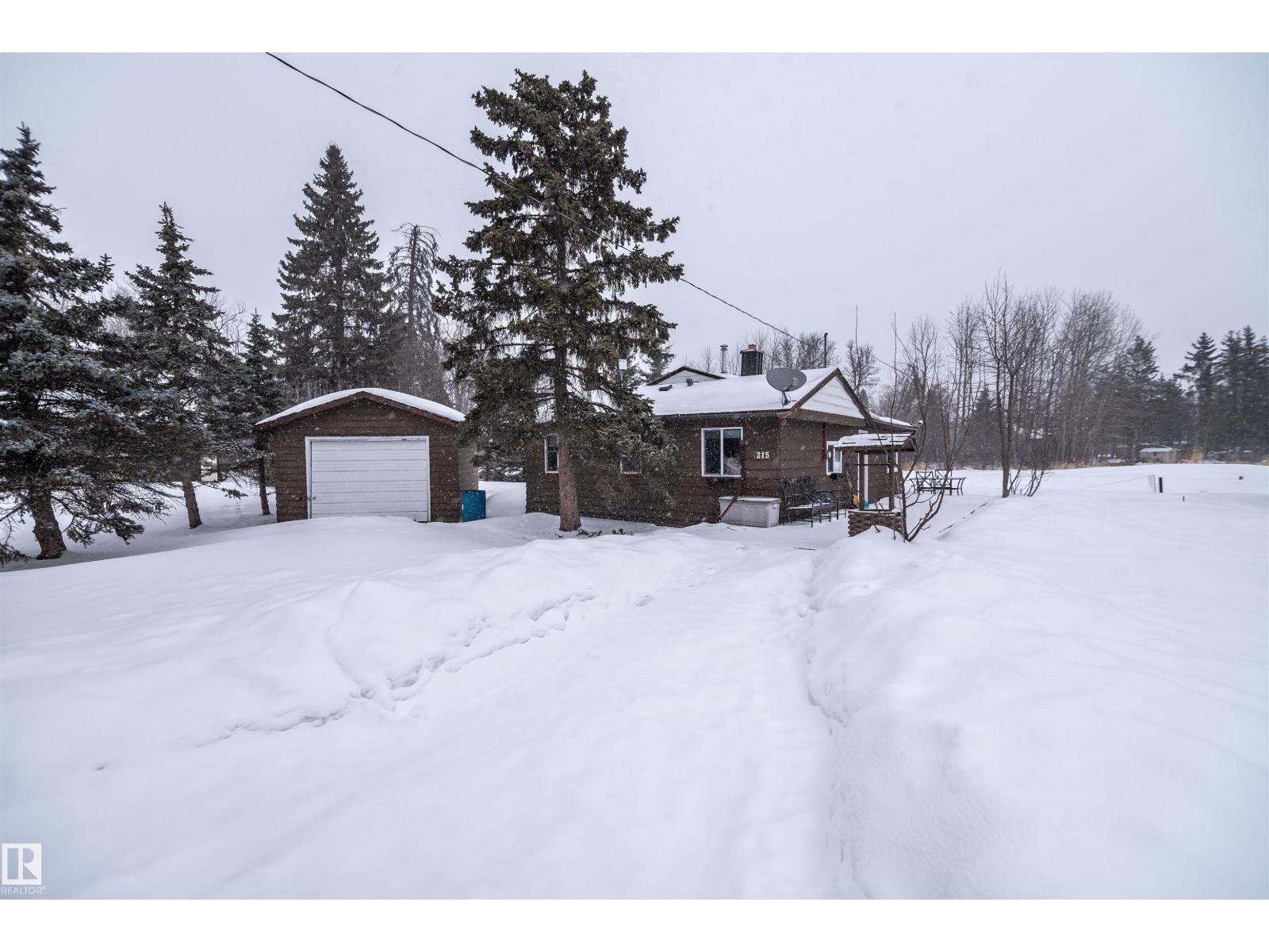 215 2 ST - Photo 2 of 11, Rural Lac Ste. Anne County, Alberta