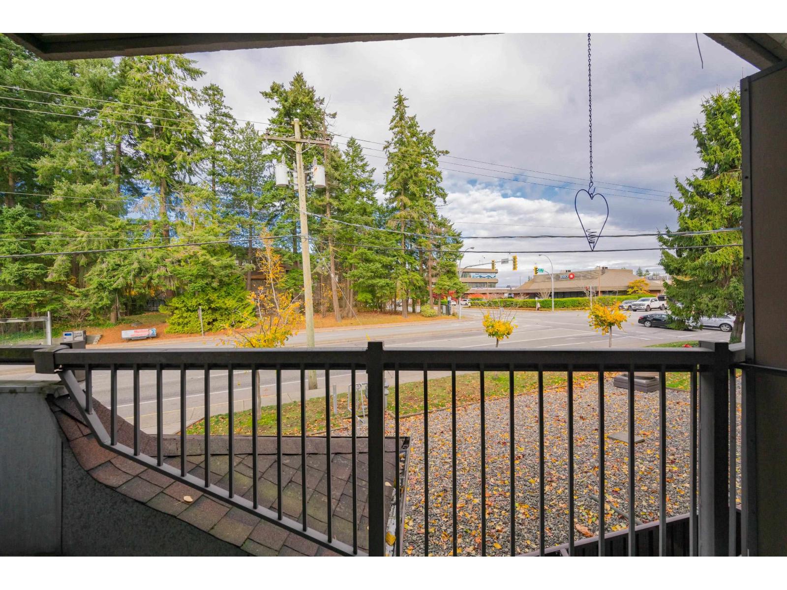 218 15020 NORTH BLUFF ROAD, White Rock