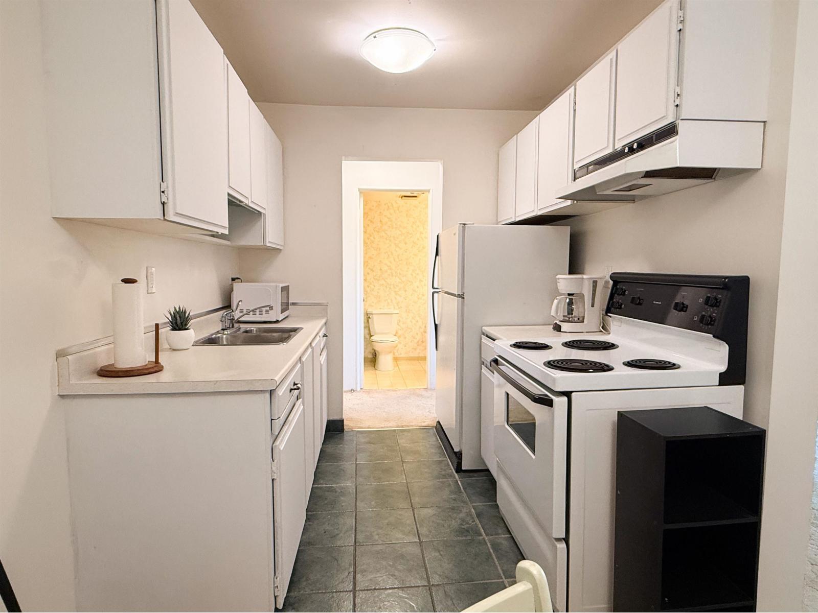 218 15020 NORTH BLUFF ROAD, White Rock