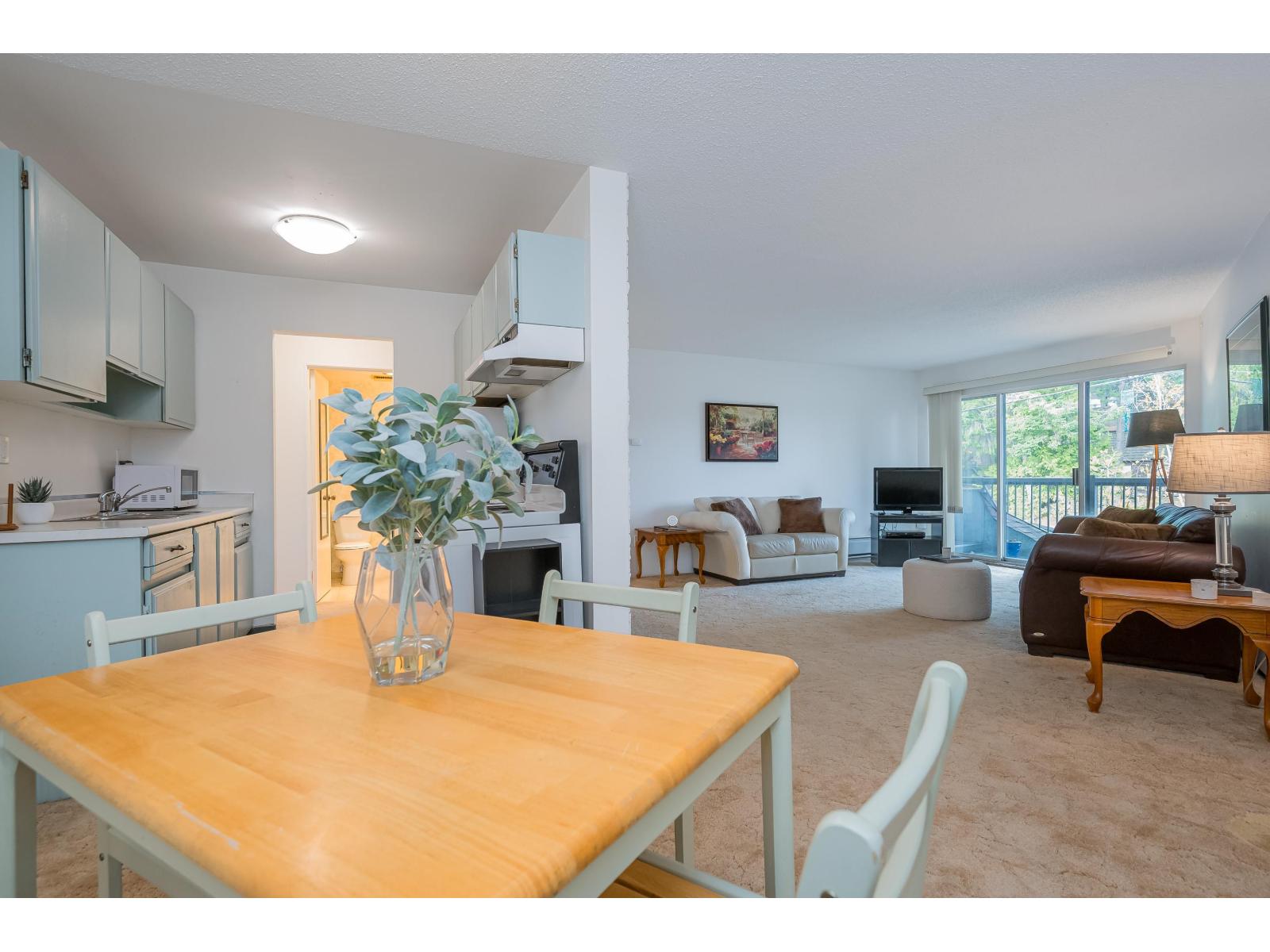 218 15020 NORTH BLUFF ROAD, White Rock