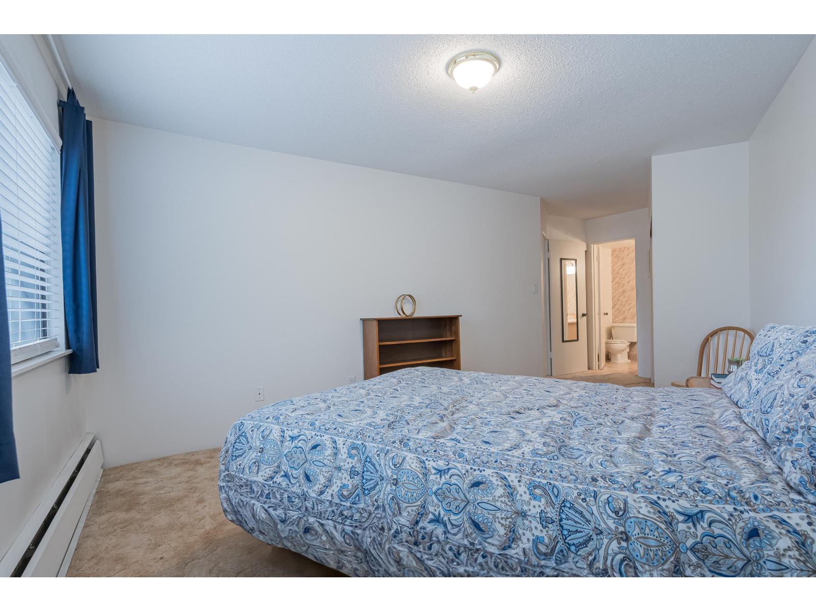 218 15020 NORTH BLUFF ROAD, White Rock