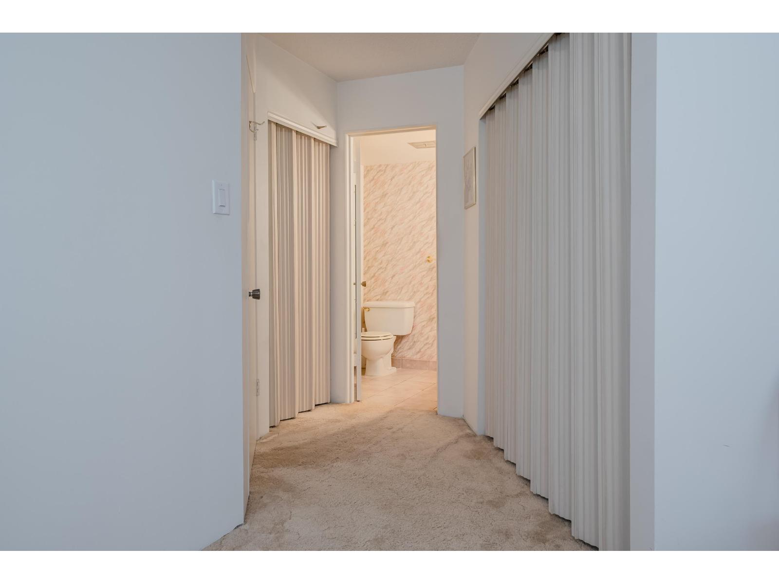 218 15020 NORTH BLUFF ROAD, White Rock