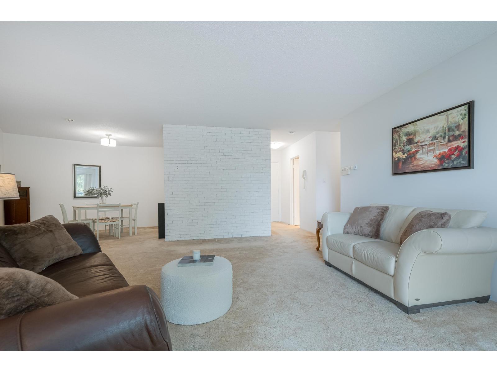 218 15020 NORTH BLUFF ROAD, White Rock