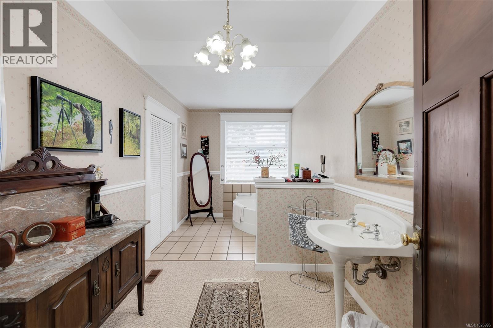  470 Constance Avenue, Esquimalt