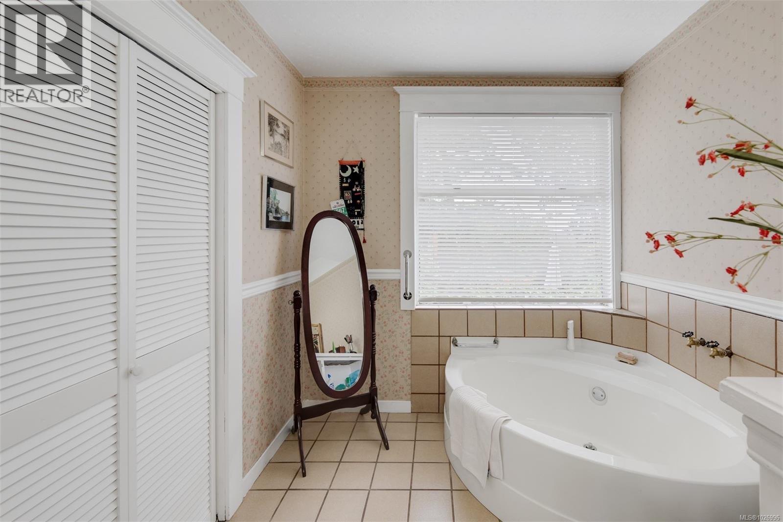  470 Constance Avenue, Esquimalt