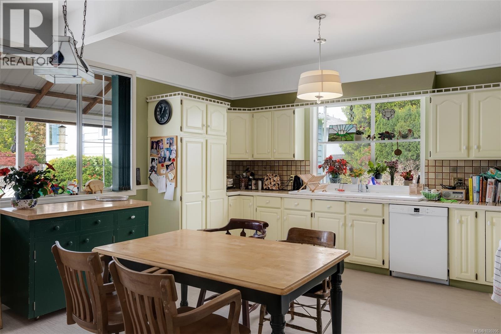  470 Constance Avenue, Esquimalt