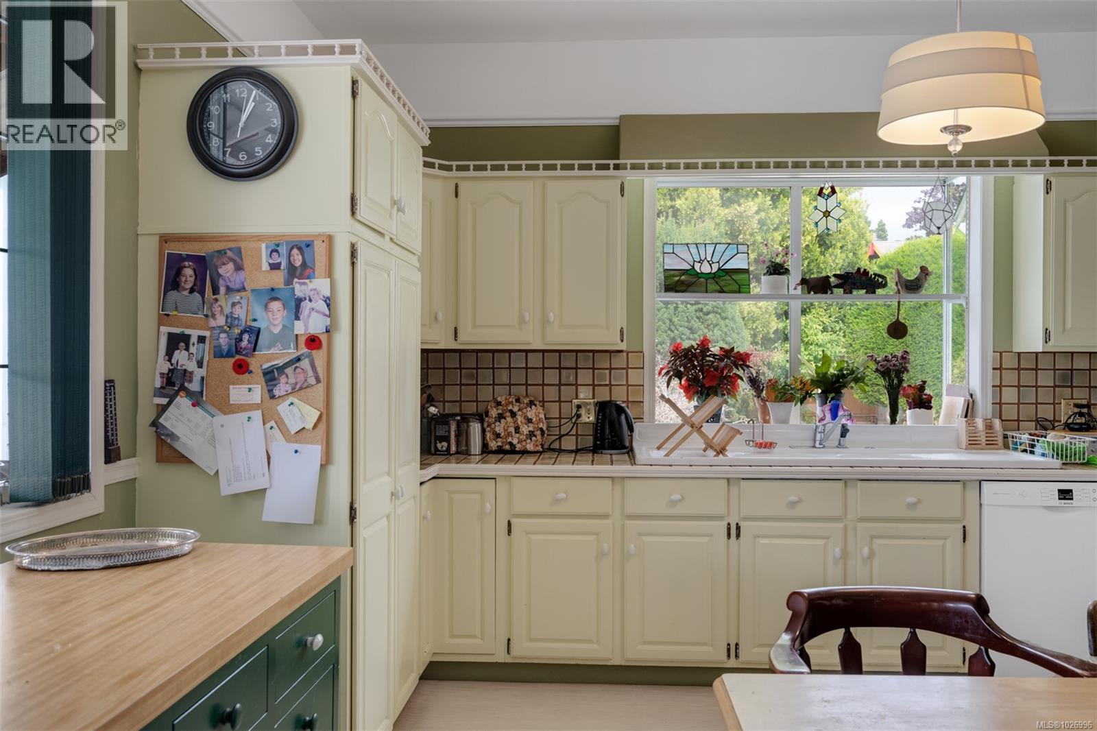  470 Constance Avenue, Esquimalt