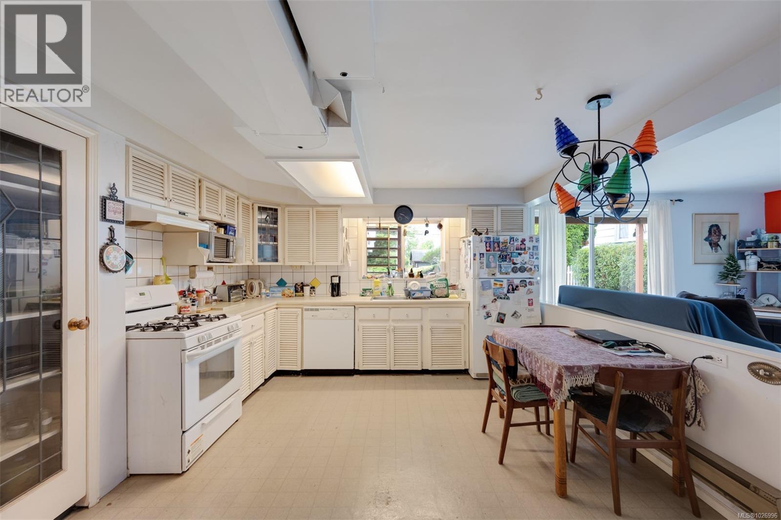  470 Constance Avenue, Esquimalt