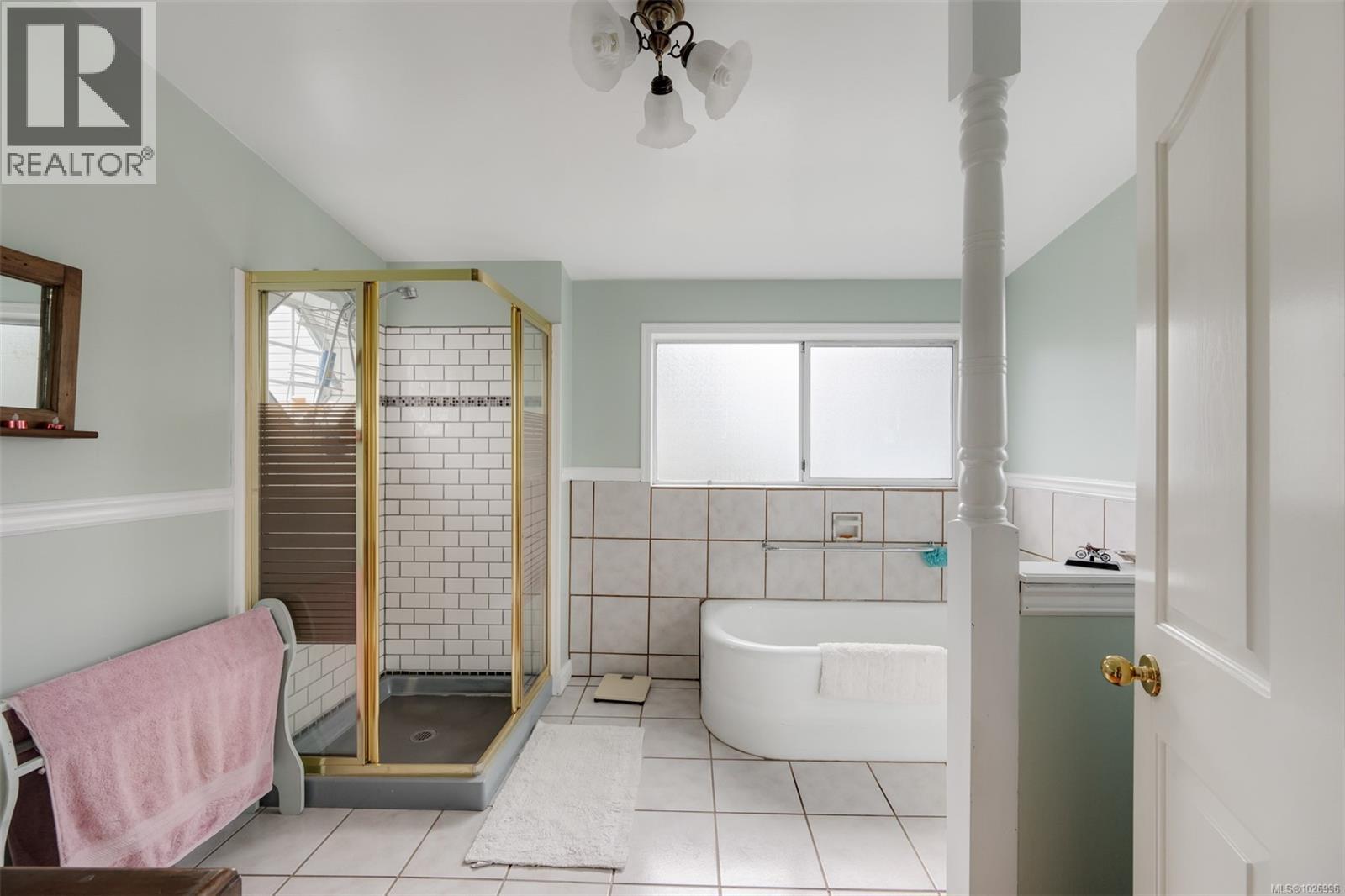  470 Constance Avenue, Esquimalt