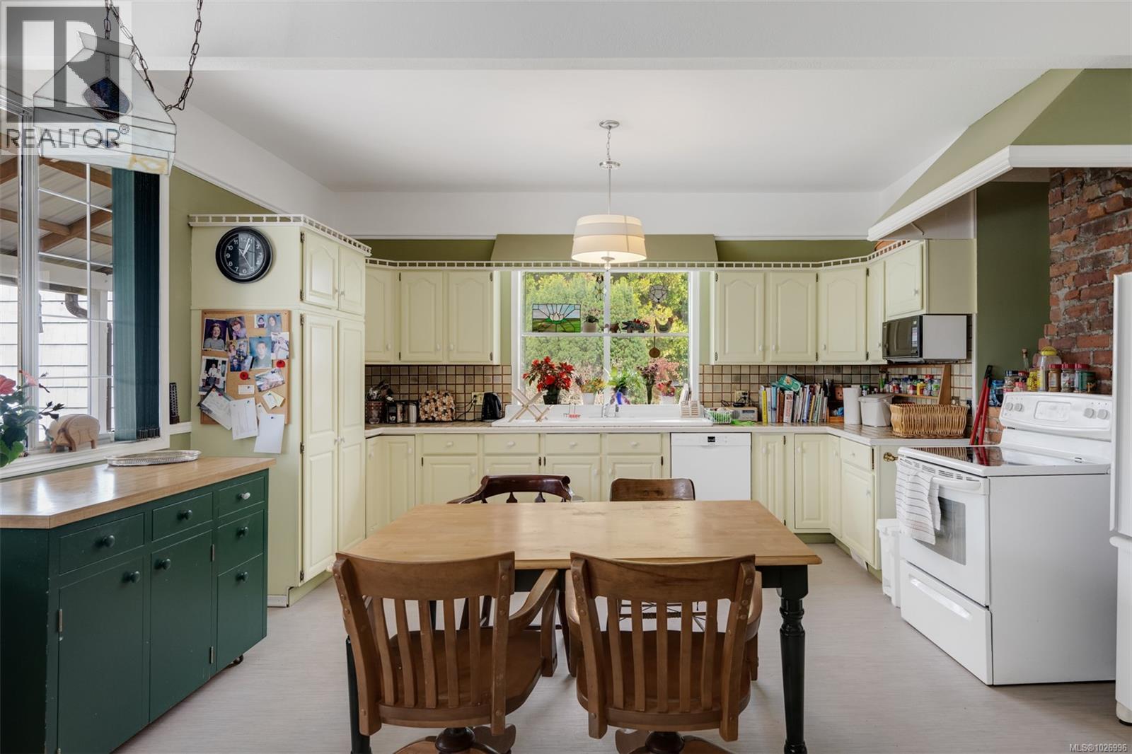  470 Constance Avenue, Esquimalt