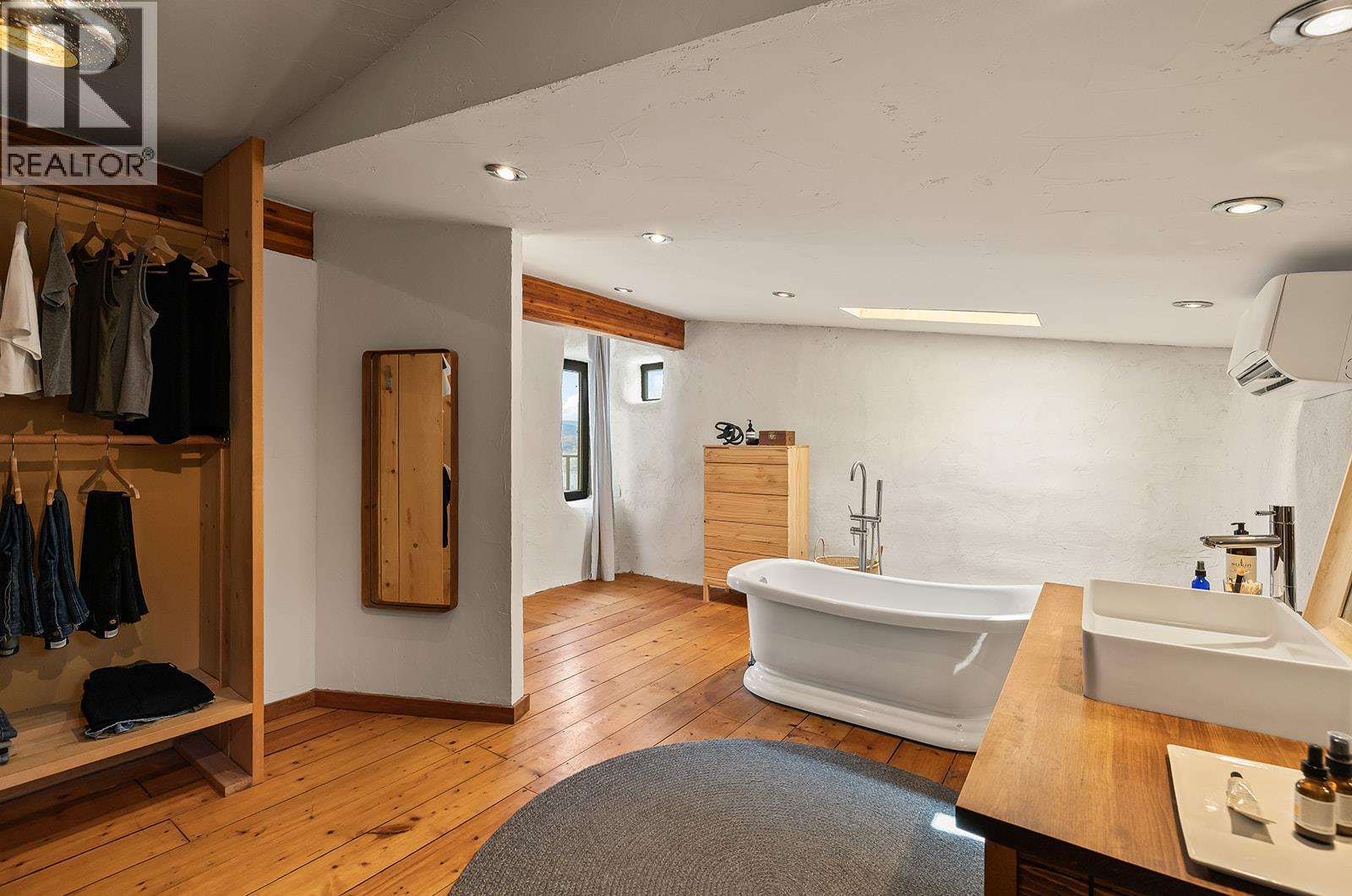  6226 Sanderson Avenue, Peachland