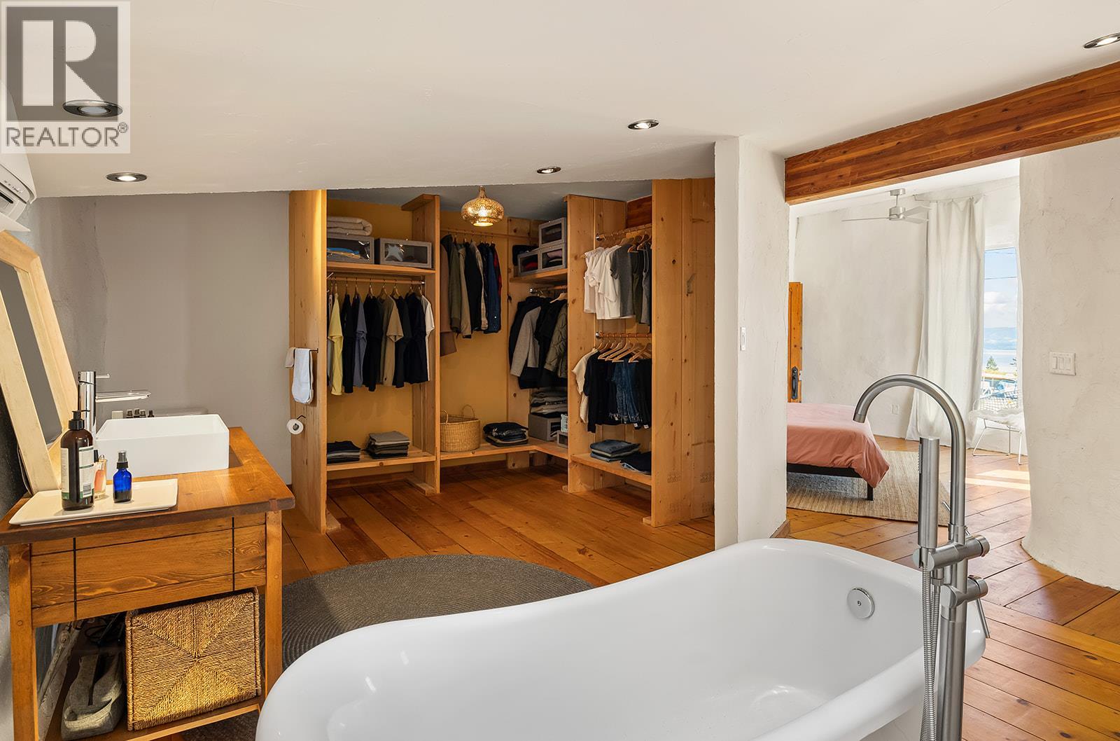  6226 Sanderson Avenue, Peachland