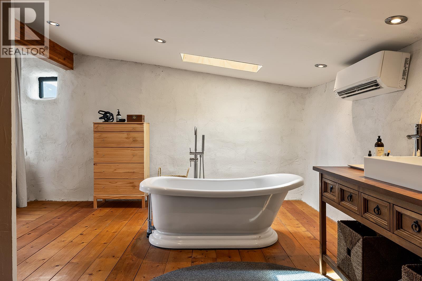  6226 Sanderson Avenue, Peachland