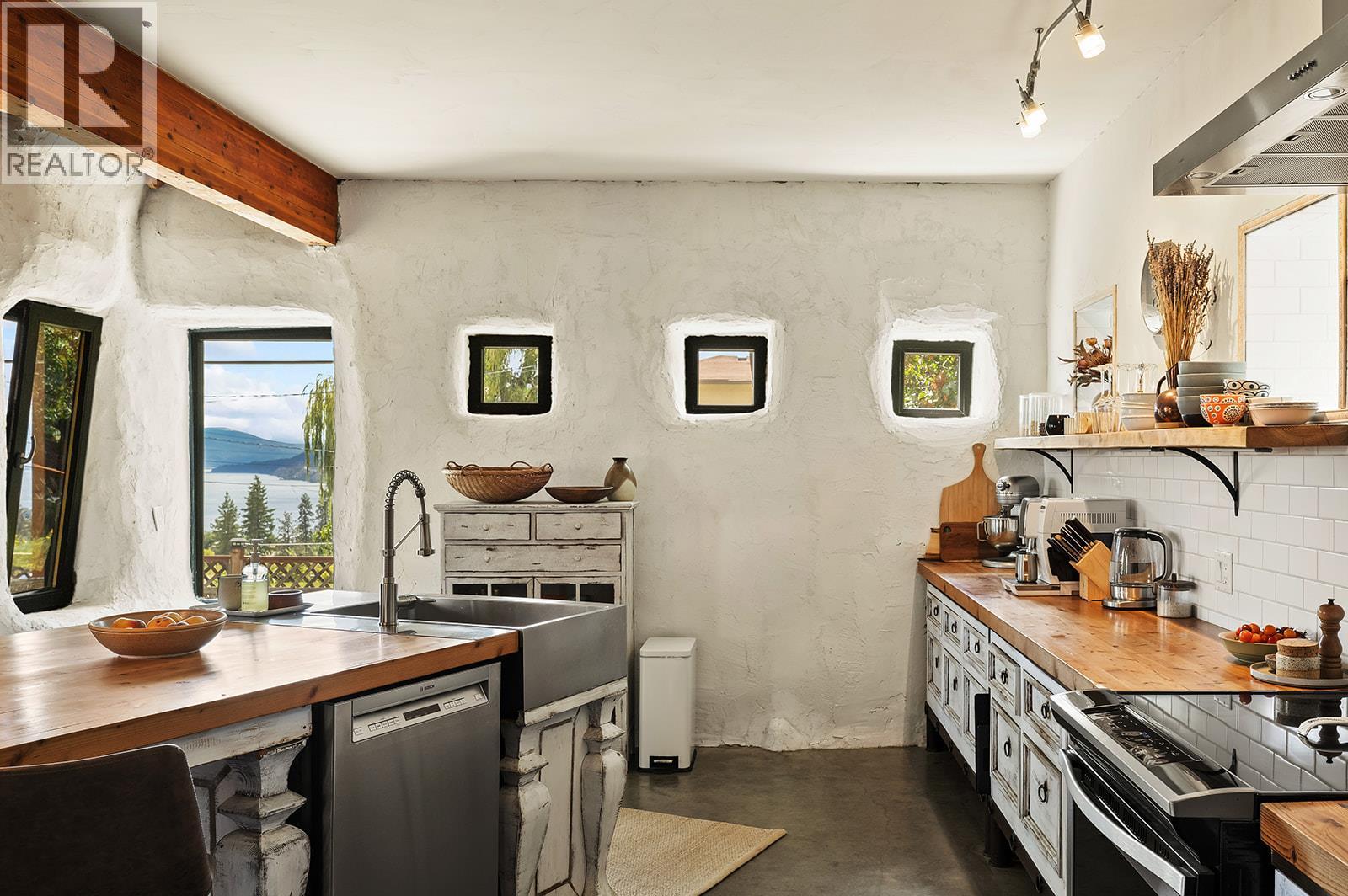  6226 Sanderson Avenue, Peachland