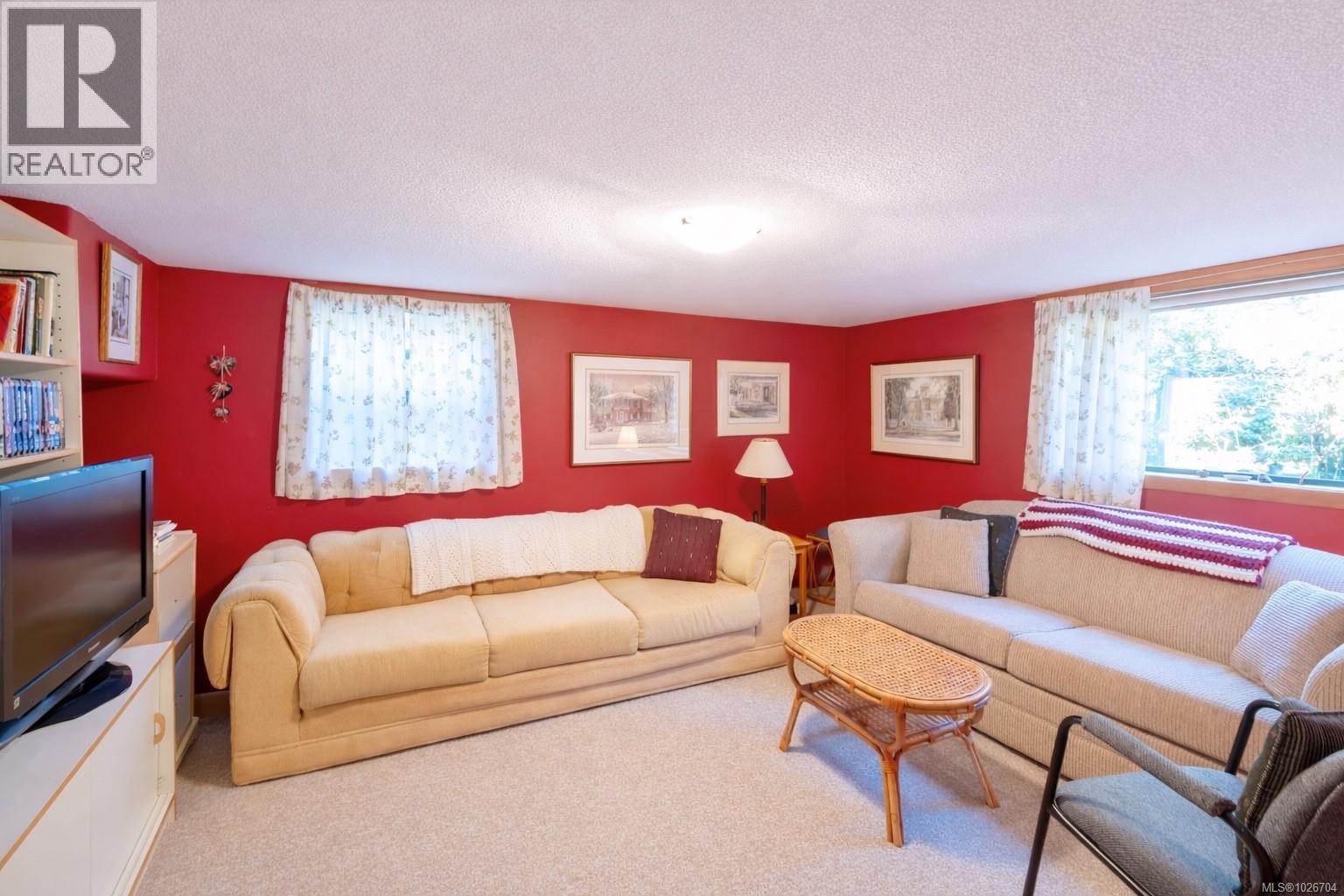 1290 Lynn Rd, Tofino