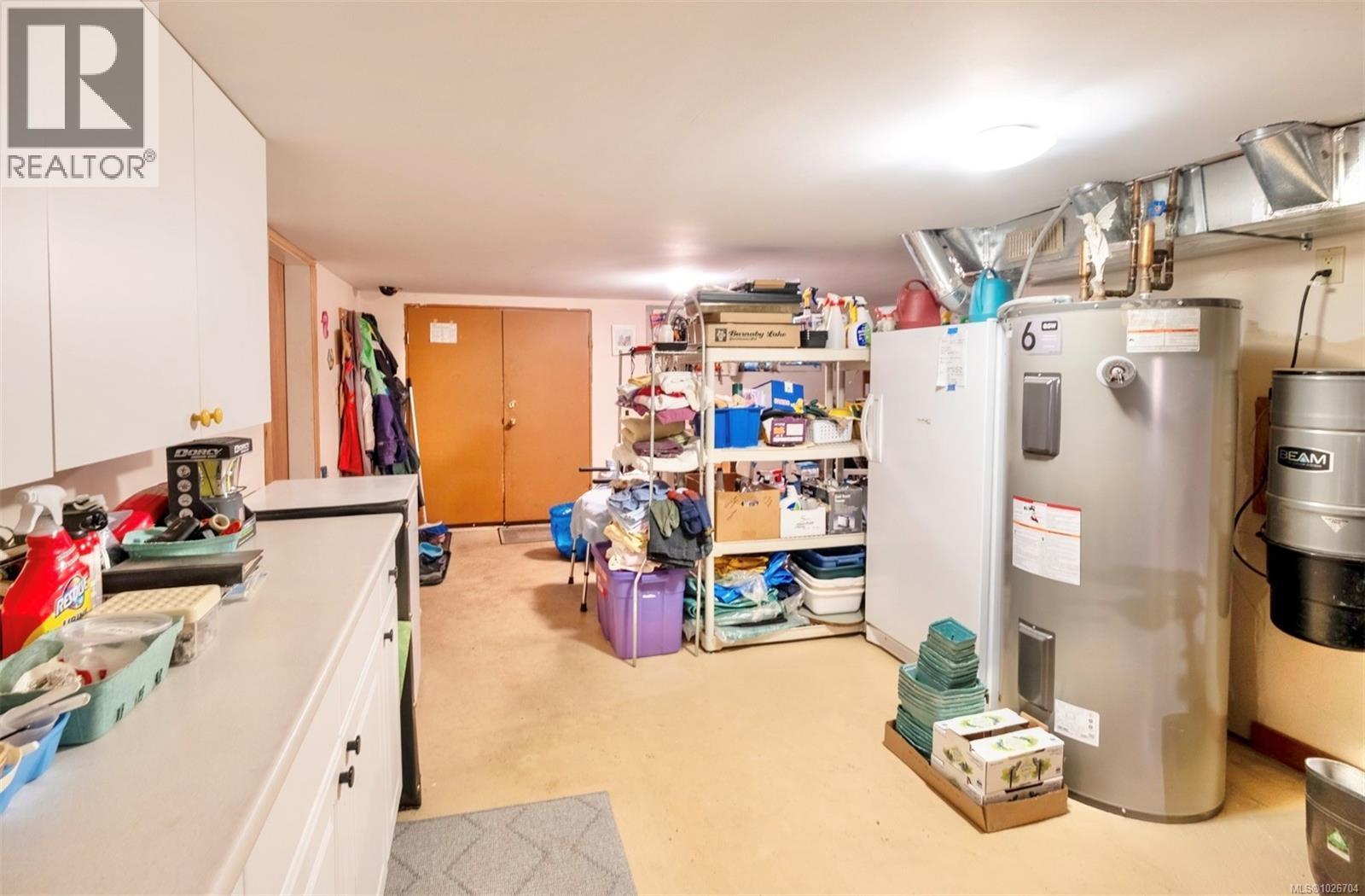 1290 Lynn Rd, Tofino