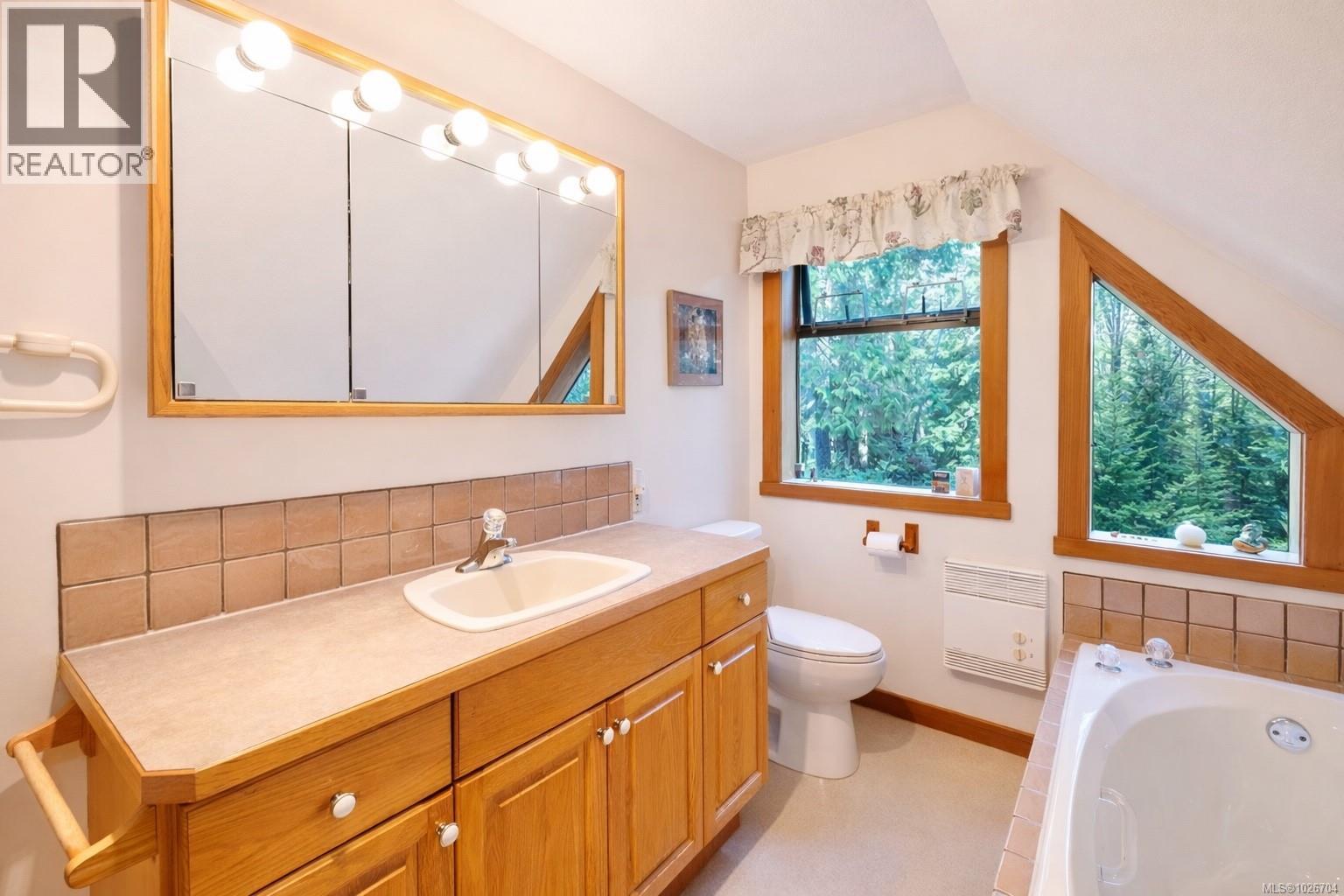 1290 Lynn Rd, Tofino