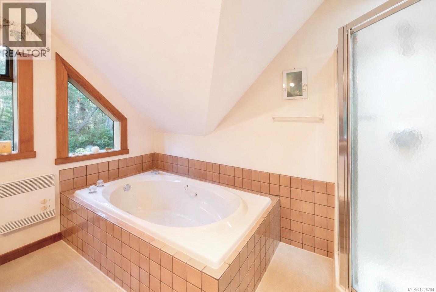 1290 Lynn Rd, Tofino