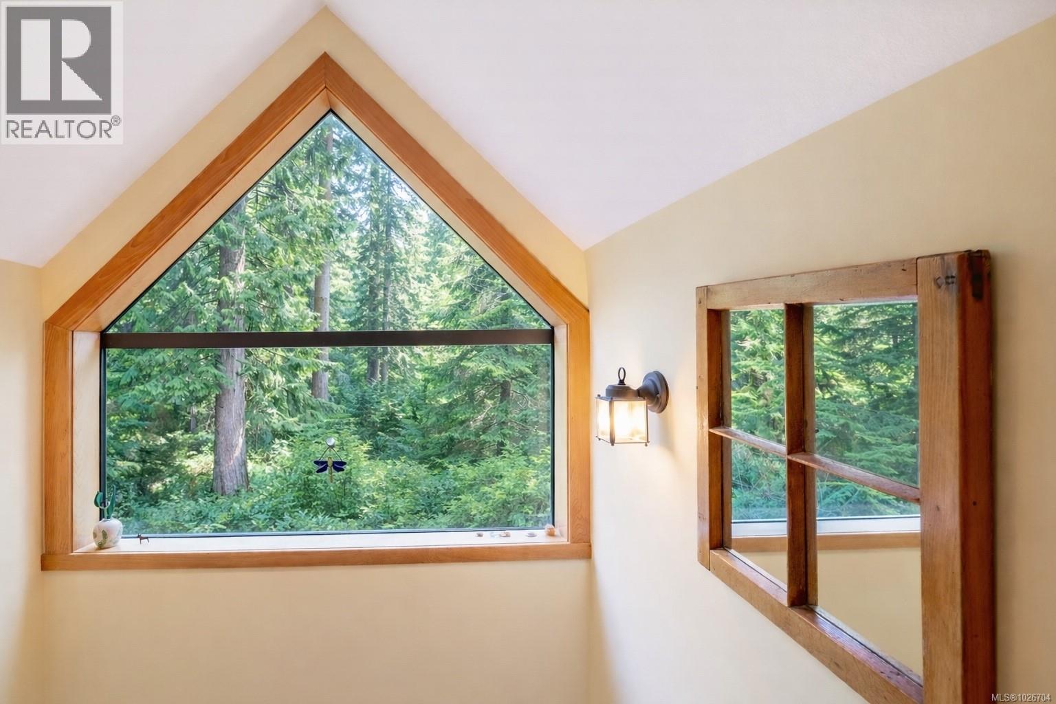 1290 Lynn Rd, Tofino