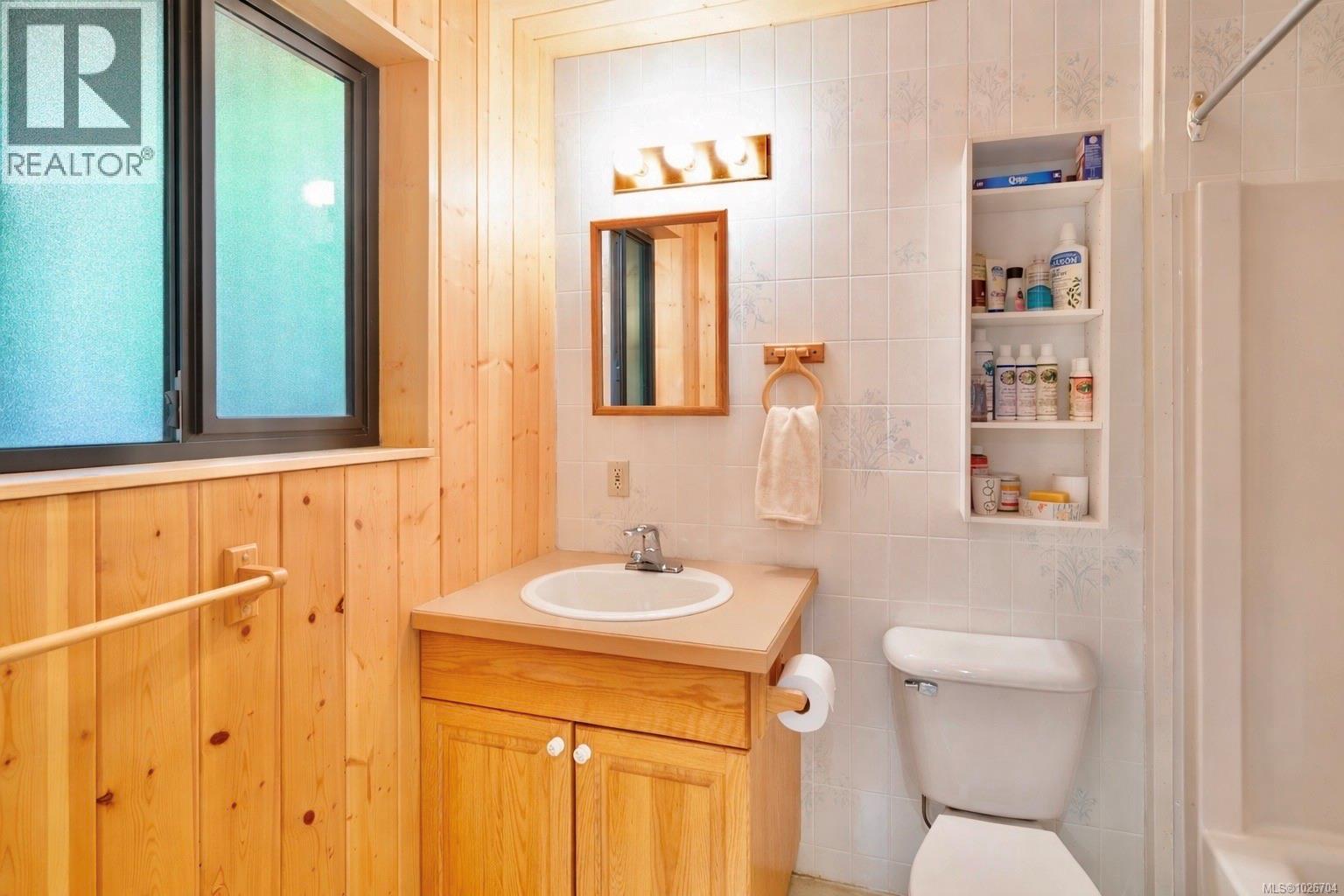 1290 Lynn Rd, Tofino