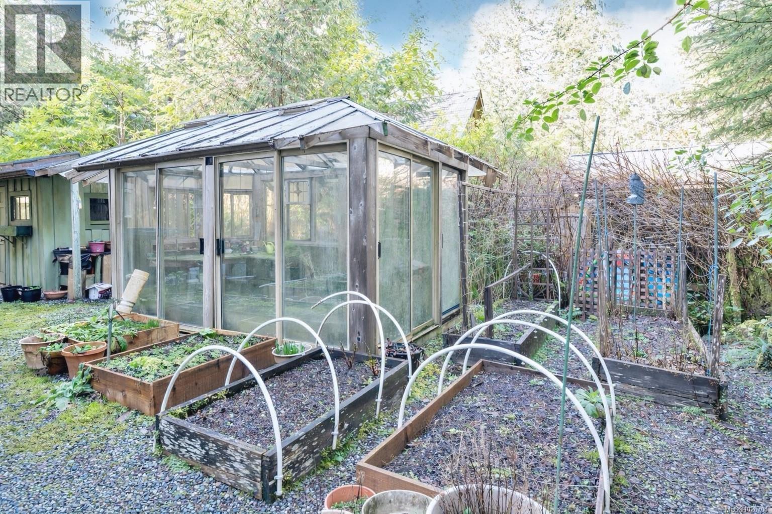 1290 Lynn Rd, Tofino