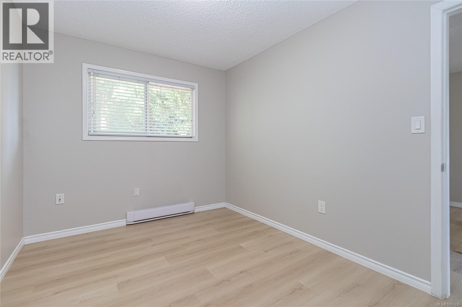 5579 KENWILL DR - 23