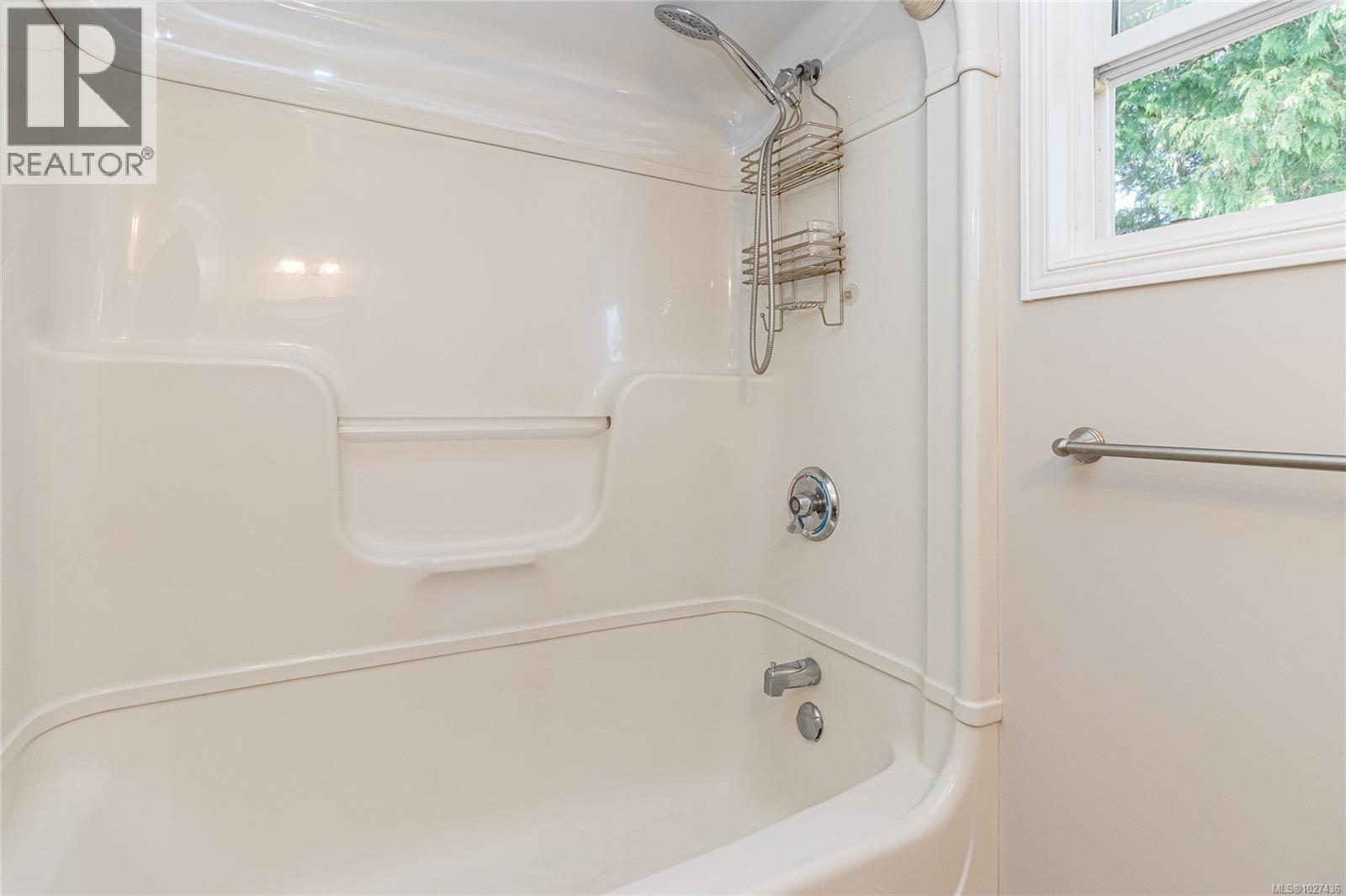 5579 KENWILL DR - 22