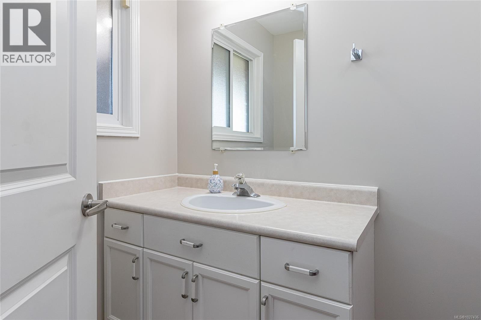 5579 KENWILL DR - 27