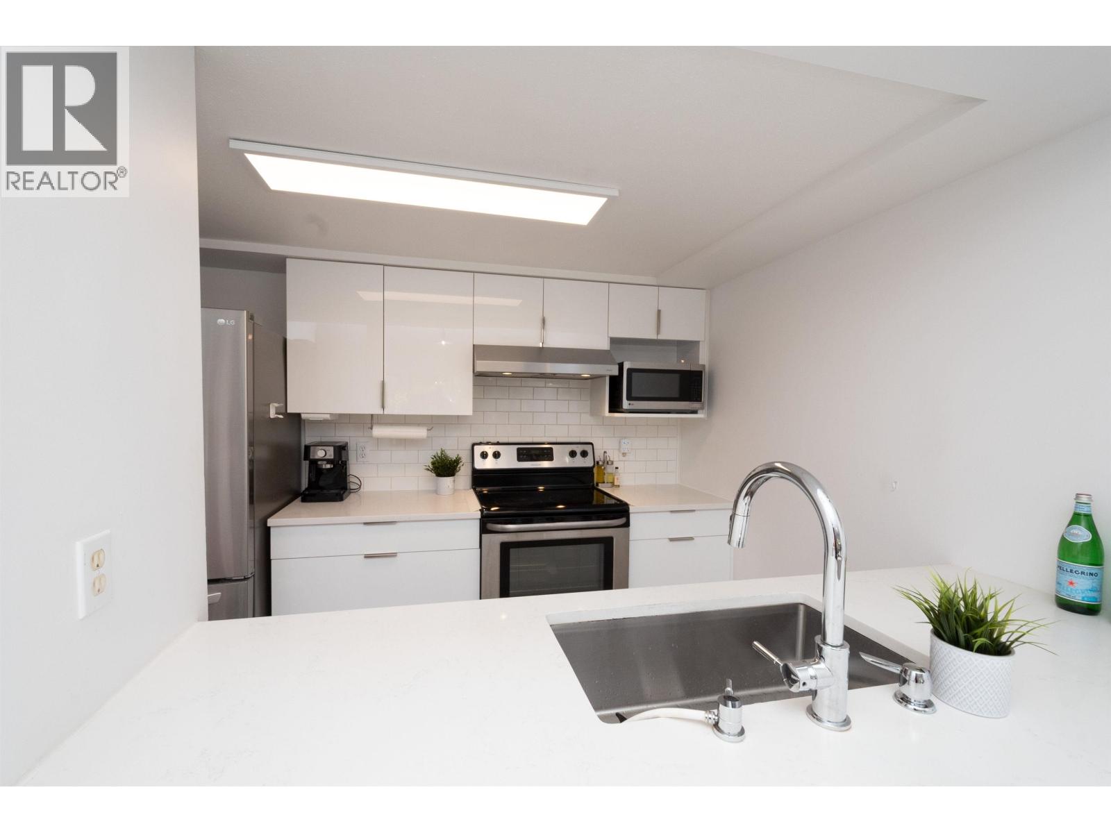 8 385 GINGER DRIVE, New Westminster