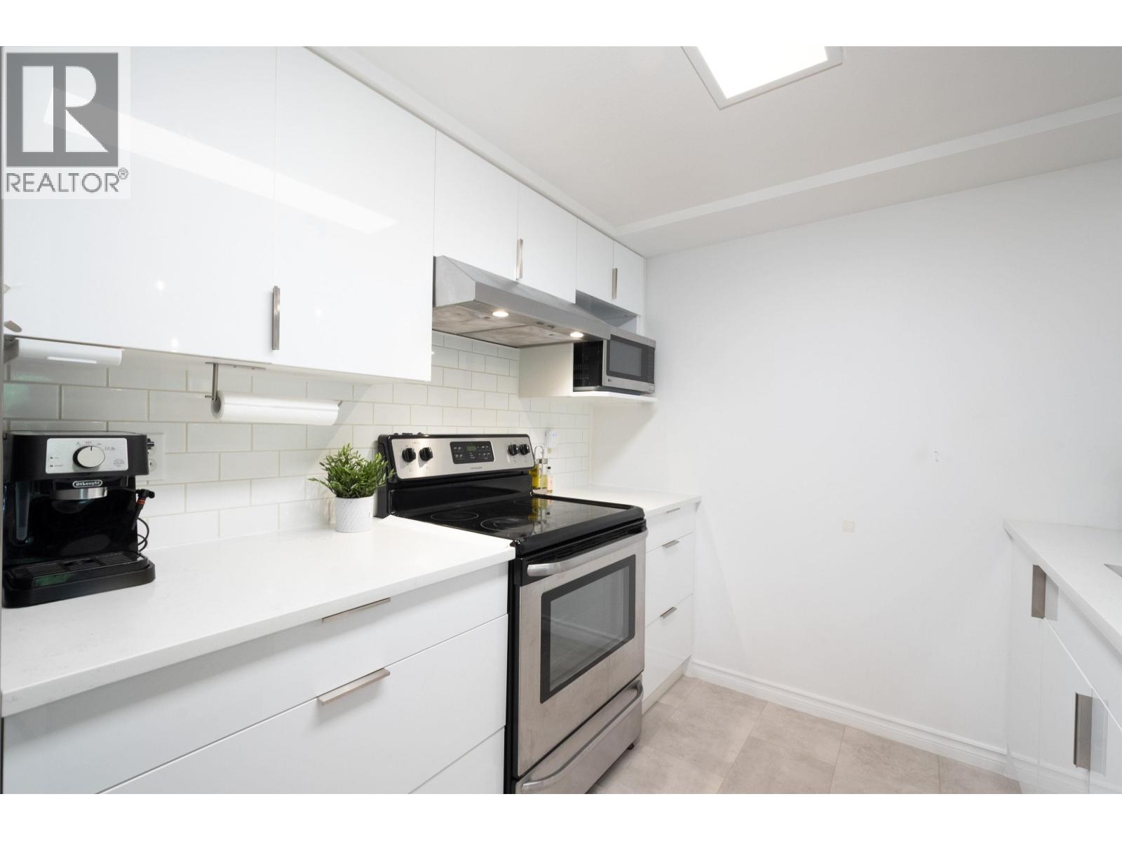 8 385 GINGER DRIVE, New Westminster