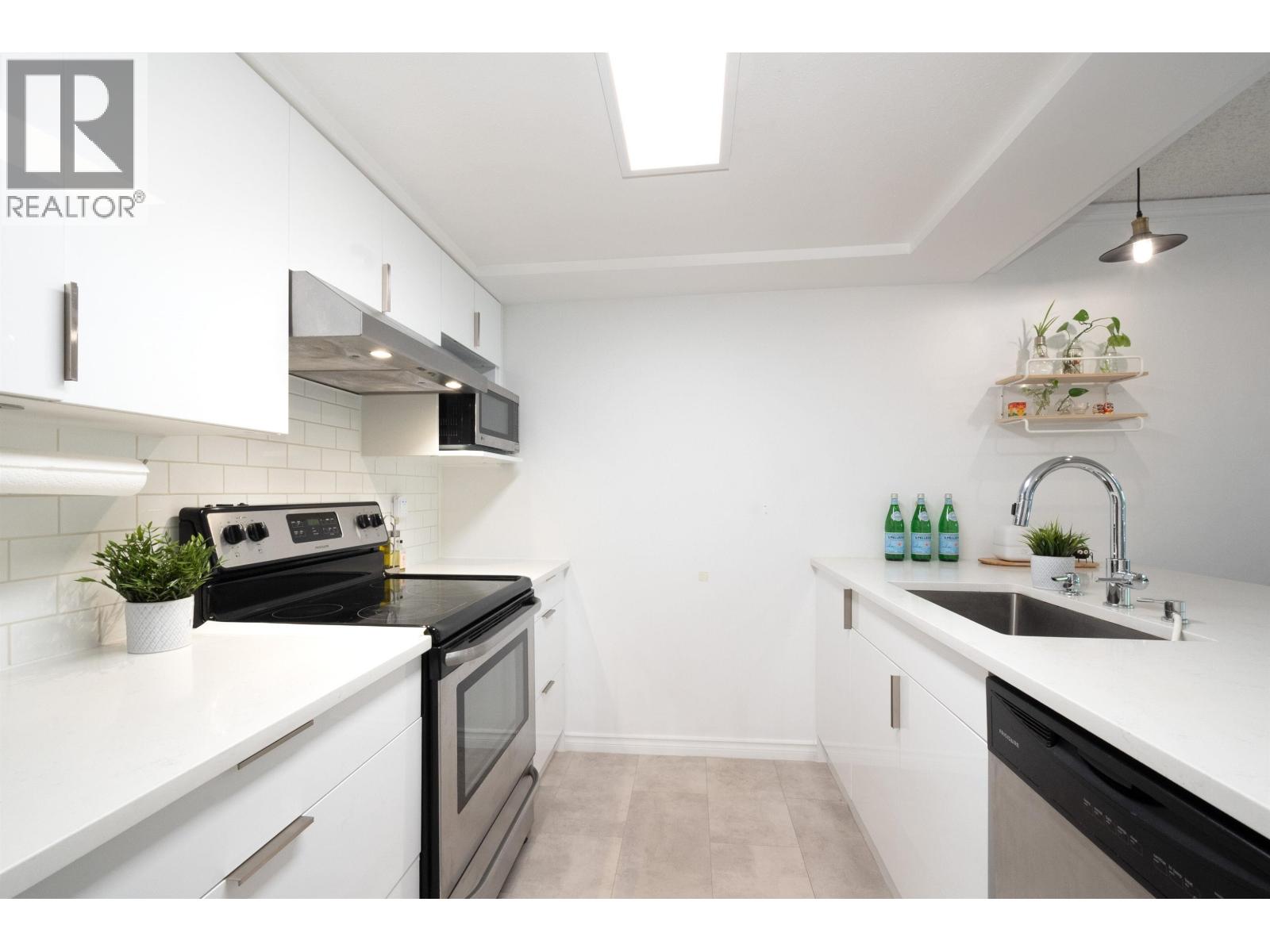 8 385 GINGER DRIVE, New Westminster