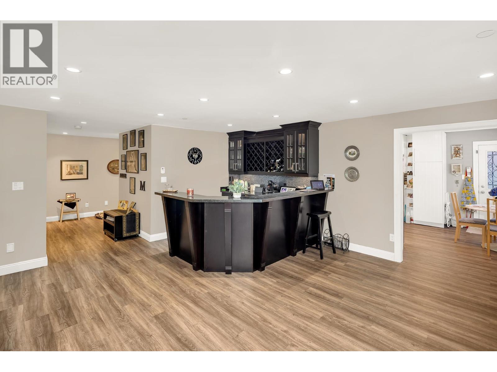 1020 JAY CRESCENT, Squamish