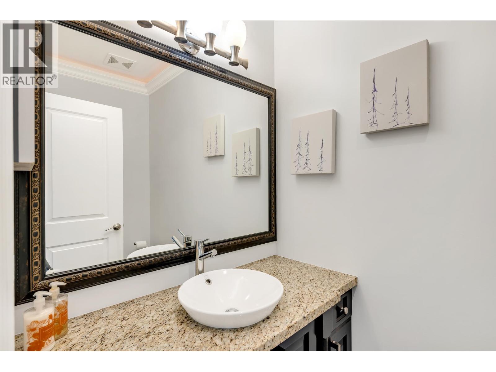 1020 JAY CRESCENT, Squamish