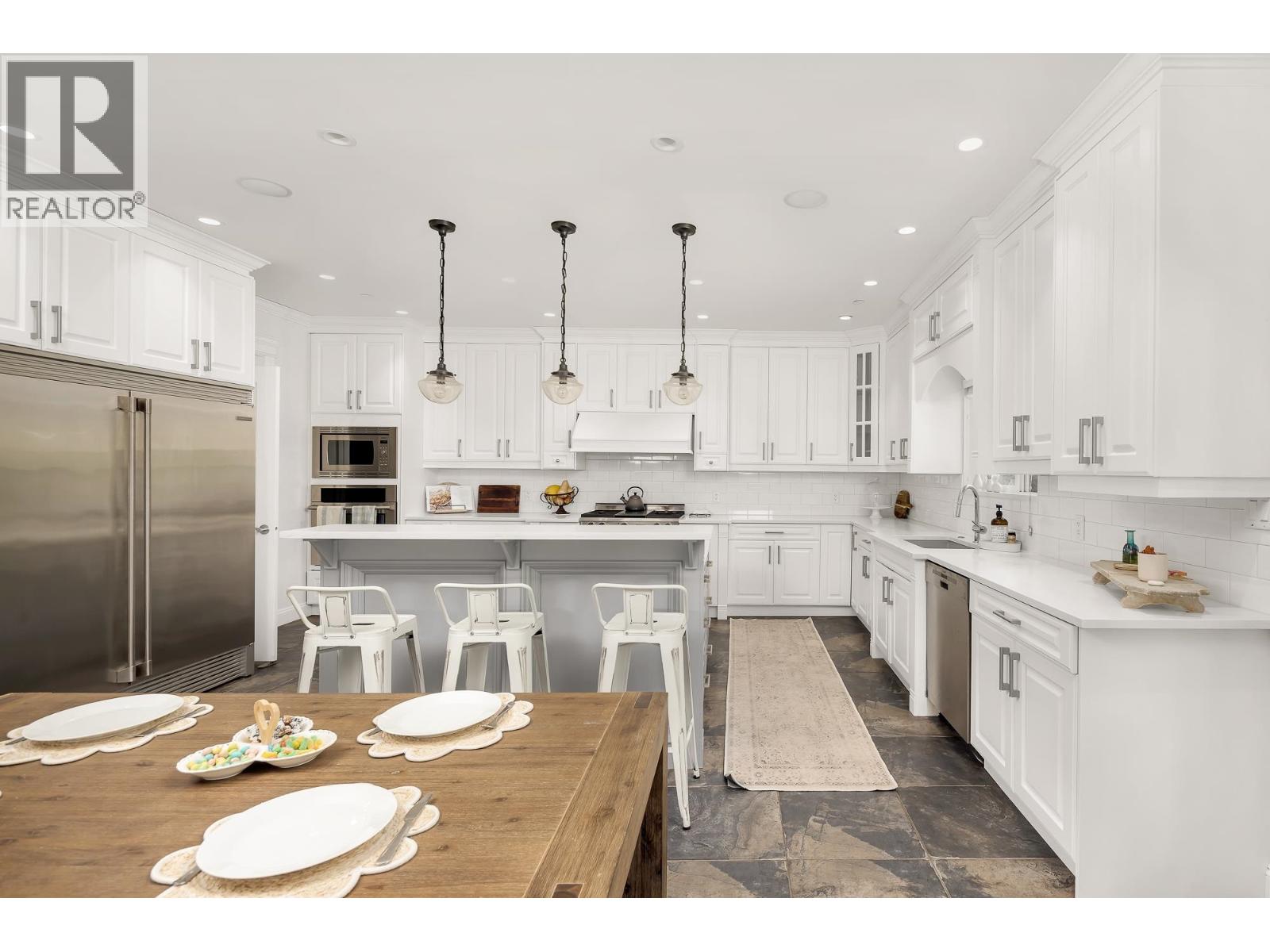 1020 JAY CRESCENT, Squamish