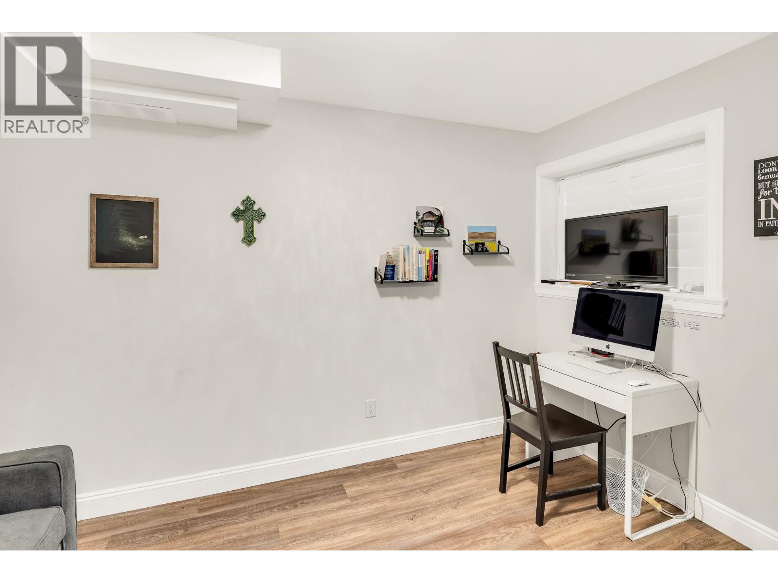 1020 JAY CRESCENT, Squamish