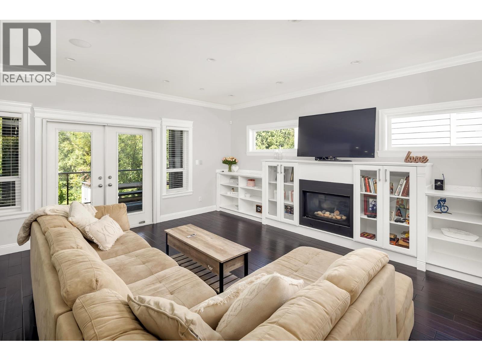 1020 JAY CRESCENT, Squamish