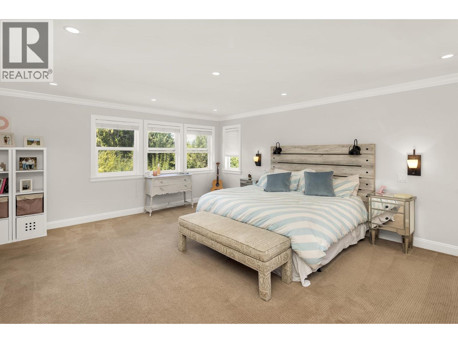 1020 JAY CRESCENT, Squamish